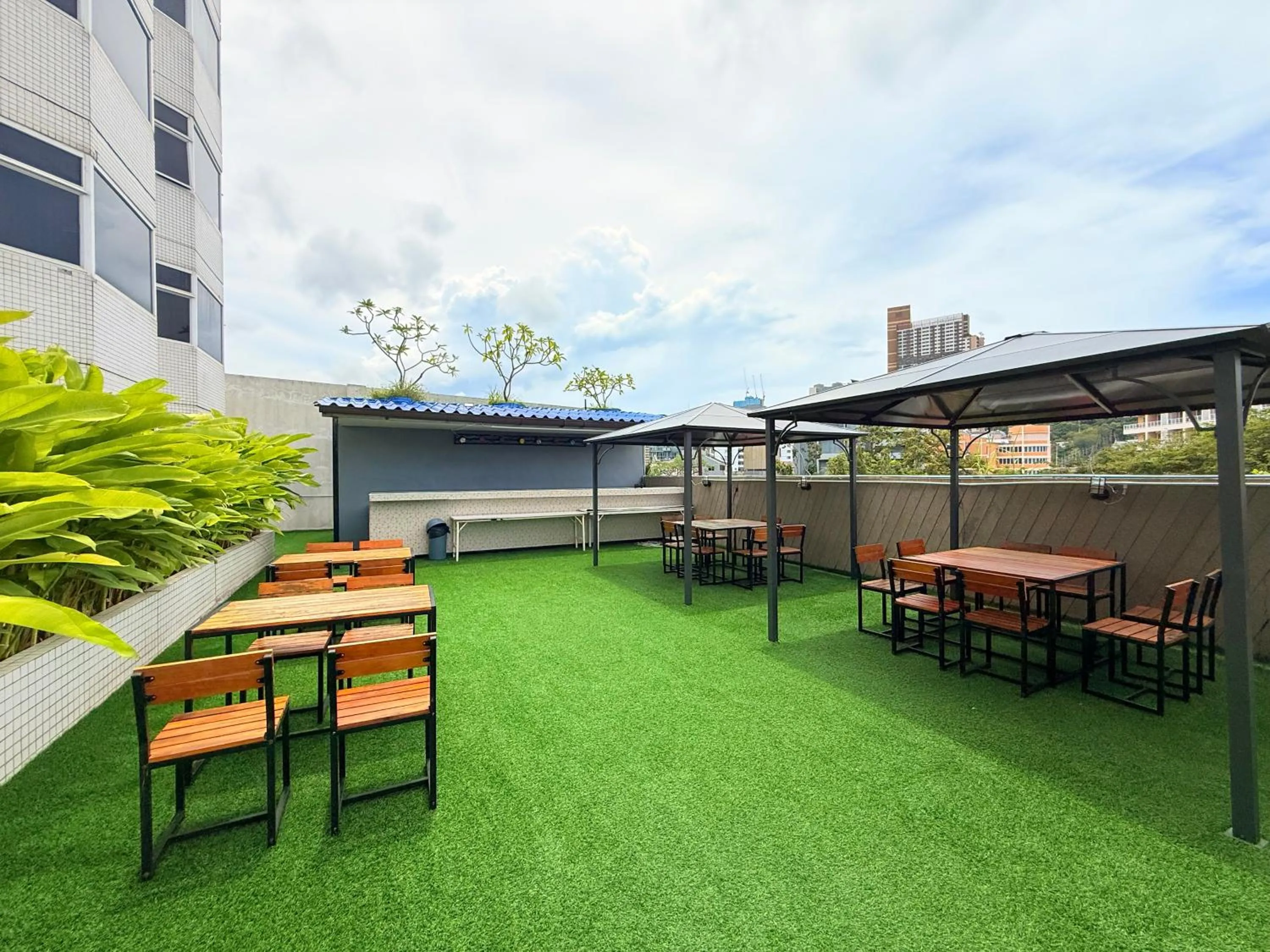 Lounge or bar in Suncity Hotel Pattaya