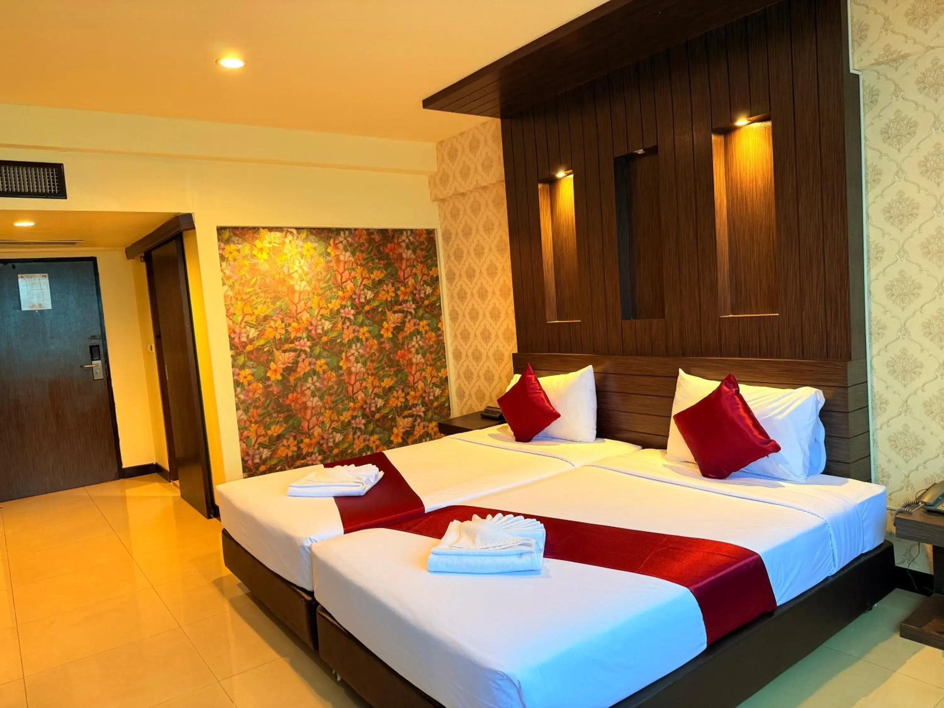 Superior Twin Room in Suncity Hotel Pattaya Superior Twin Room in Suncity Hotel Pattaya