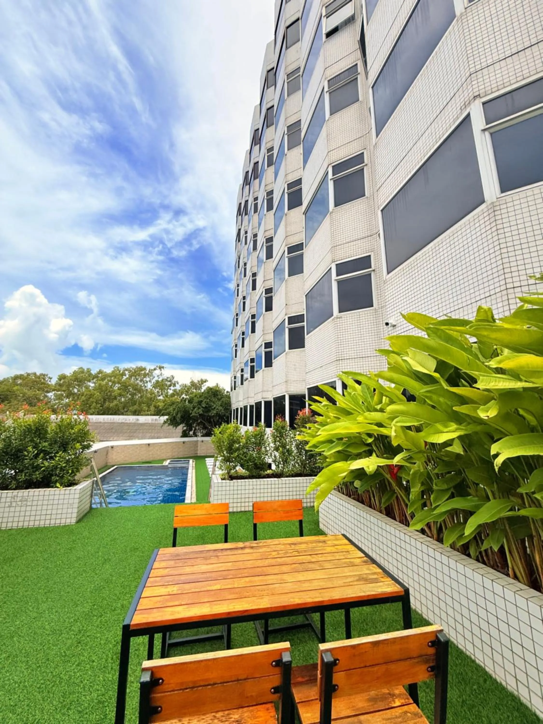 Swimming pool in Suncity Hotel Pattaya