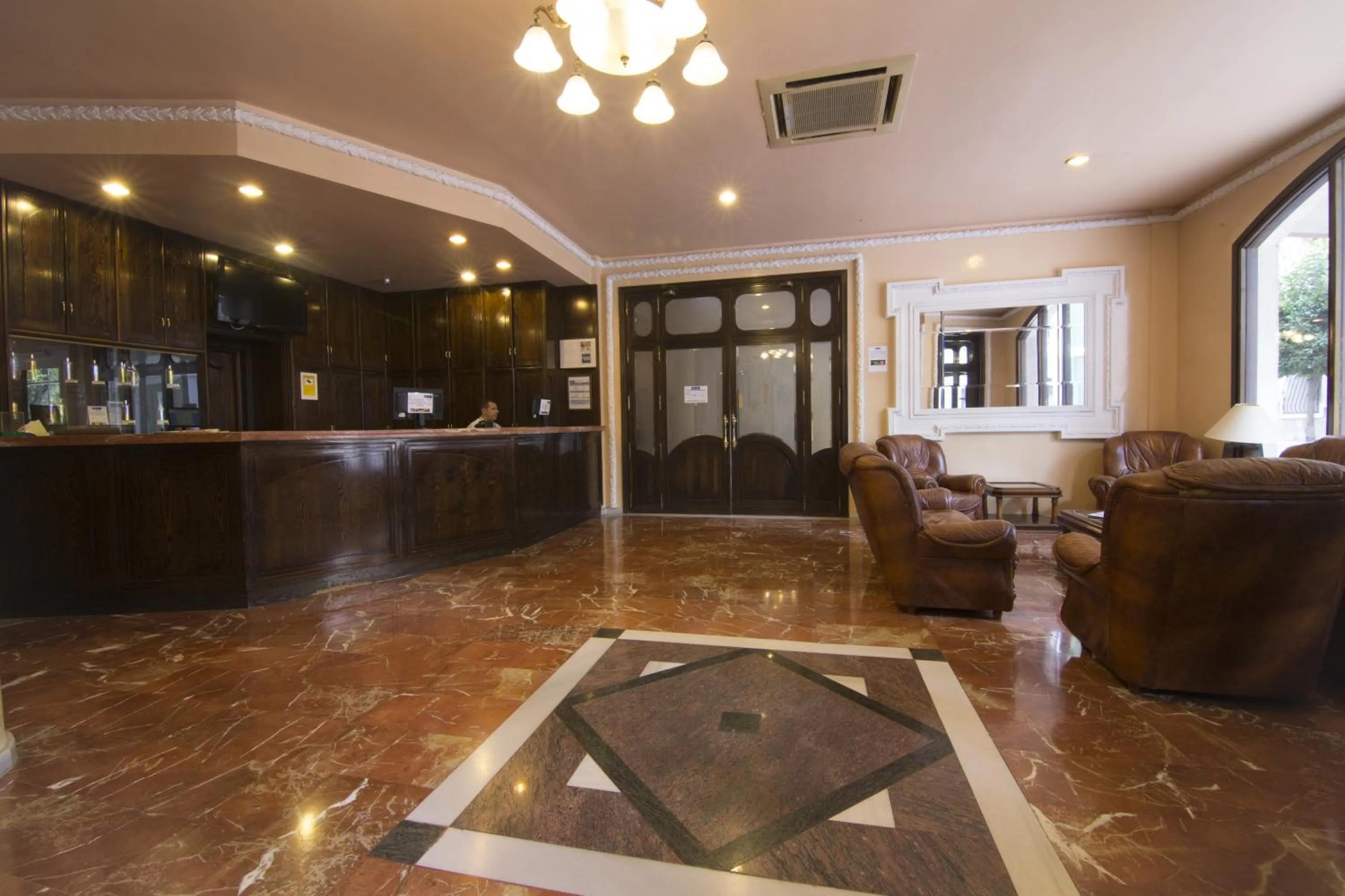 Lobby or reception in Balneario de Archena - Hotel León