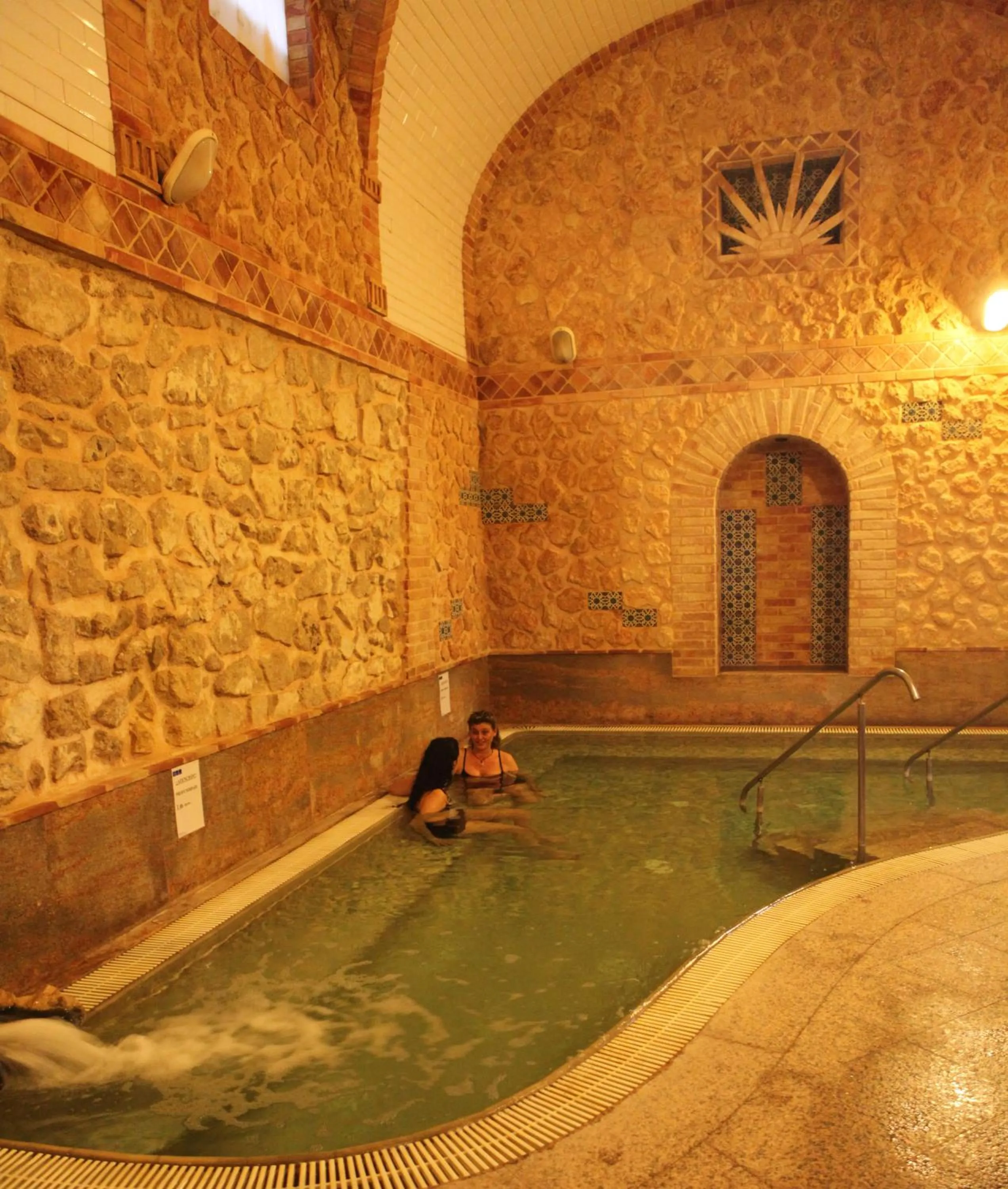 Hot Spring Bath in Balneario de Archena - Hotel León