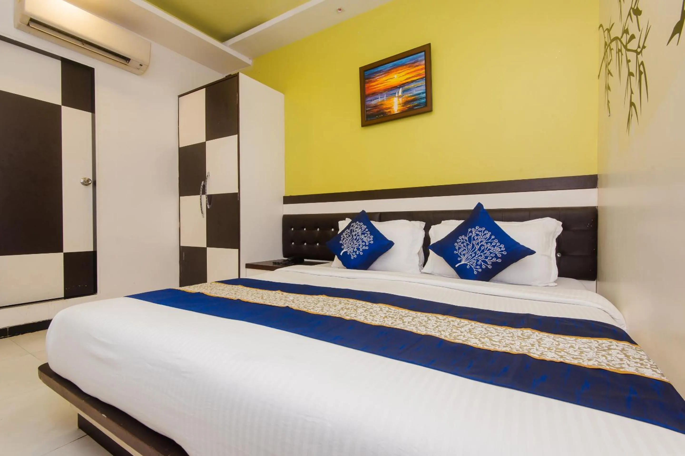 Bedroom, Bed in Hotel O Blue Pearl Residency Near Chhatrapati Shivaji International Airport