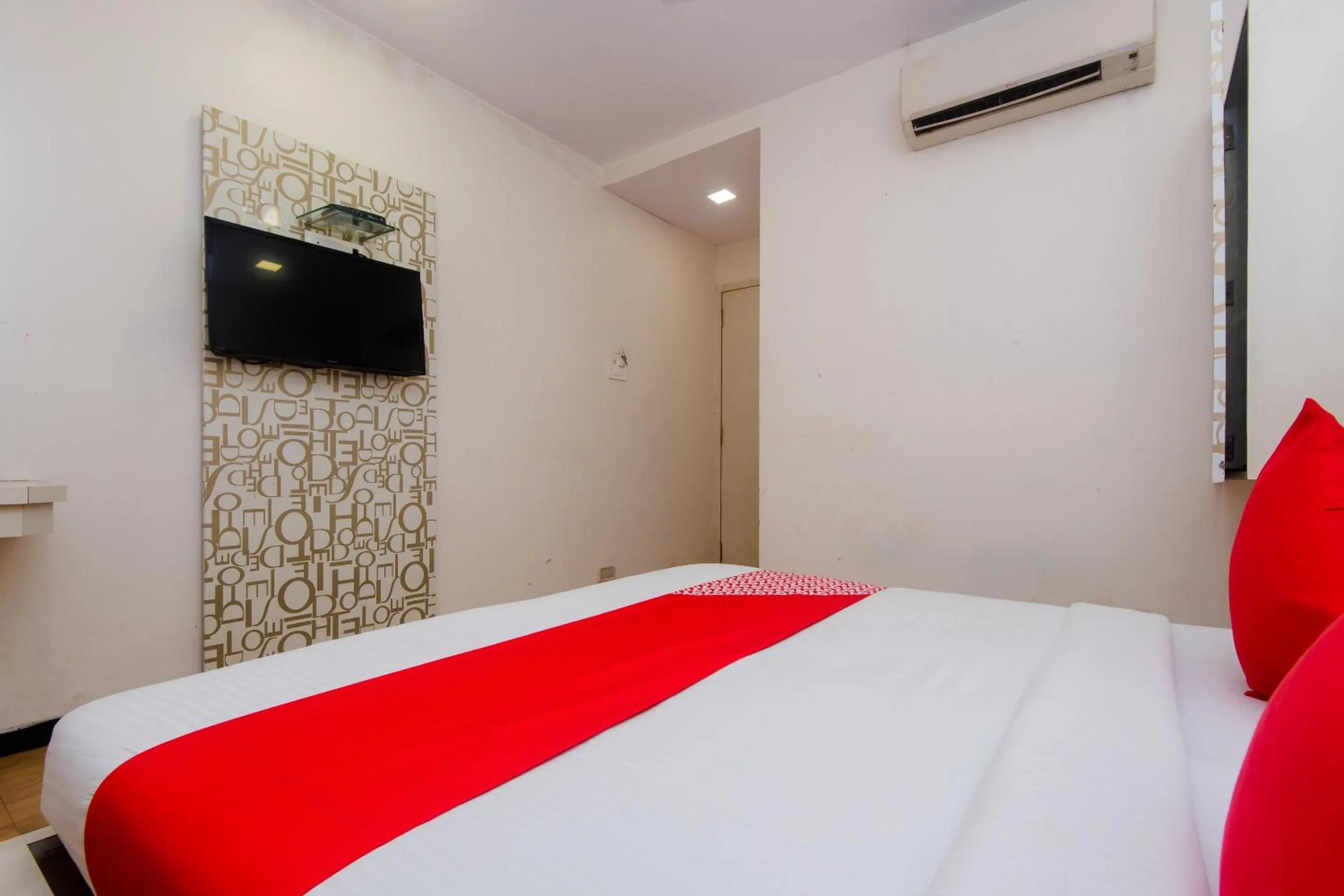 Bedroom, Bed in Hotel O Blue Pearl Residency Near Chhatrapati Shivaji International Airport
