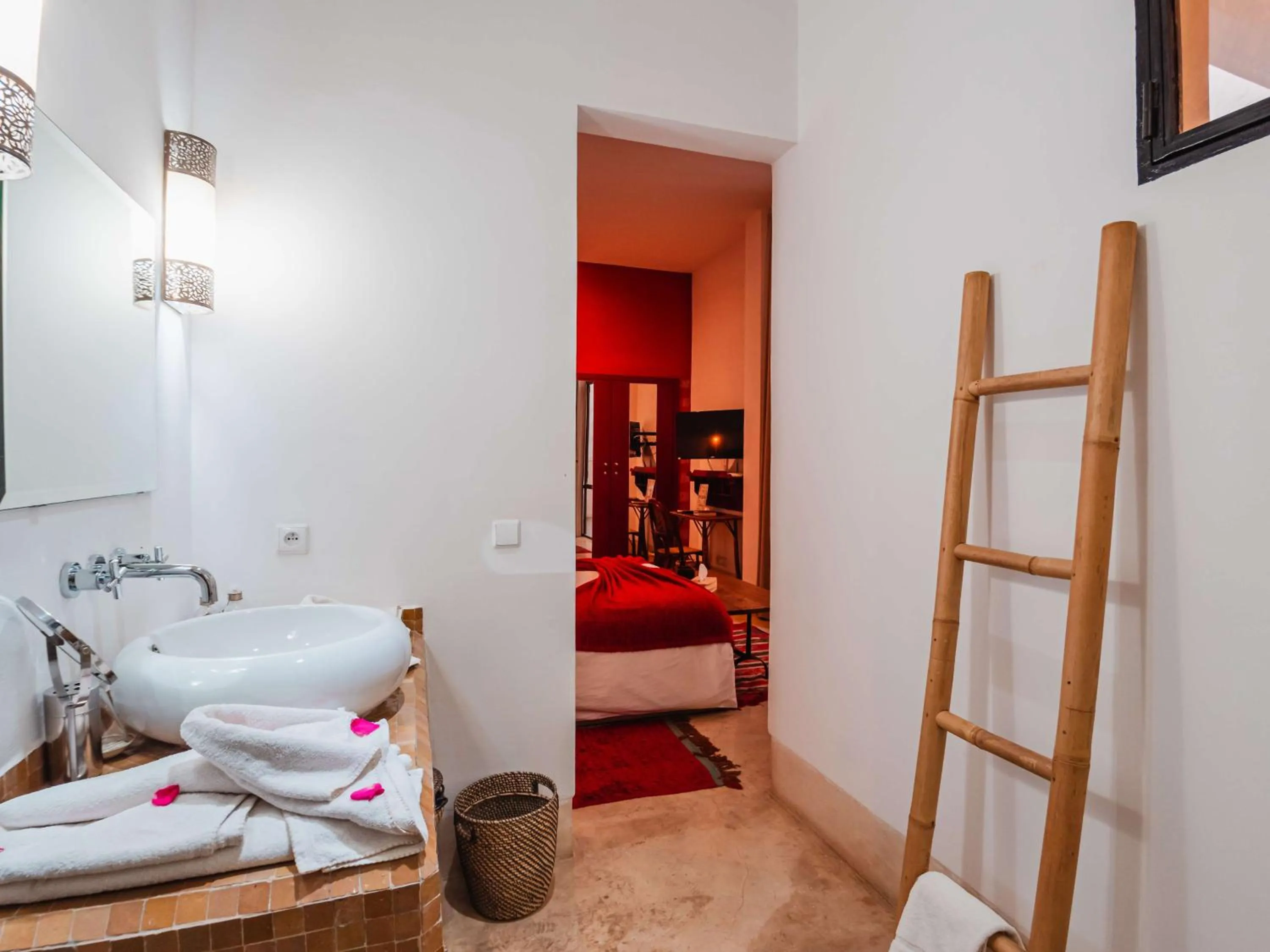 Bed in Riad la Source du Desert