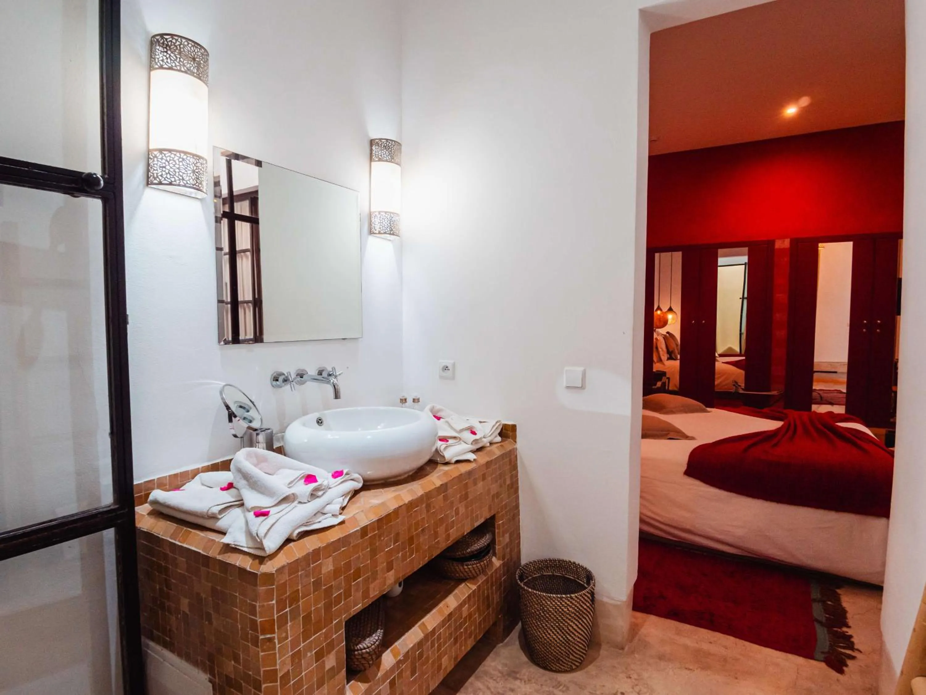 Bed in Riad la Source du Desert