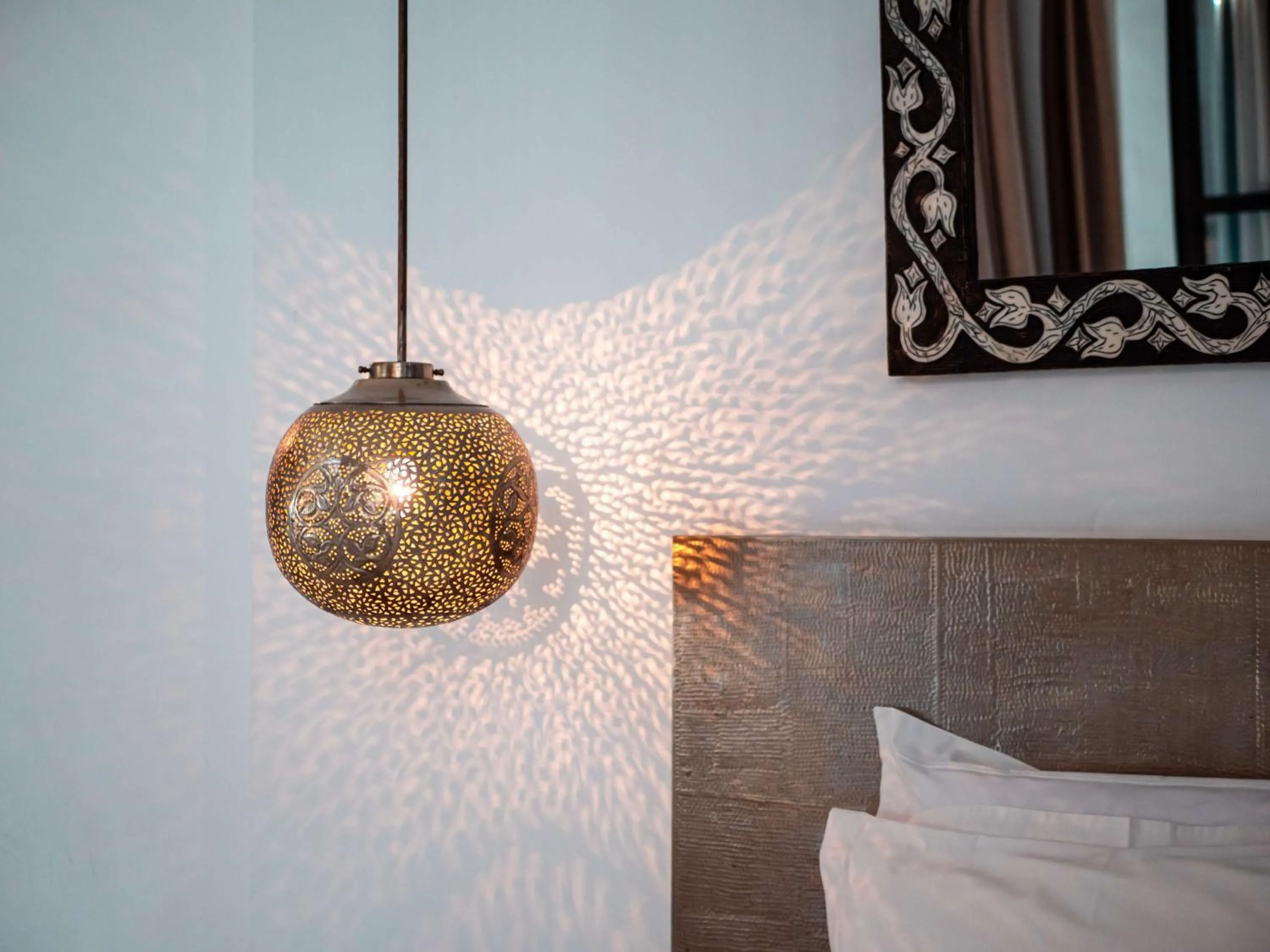 Bed in Riad la Source du Desert