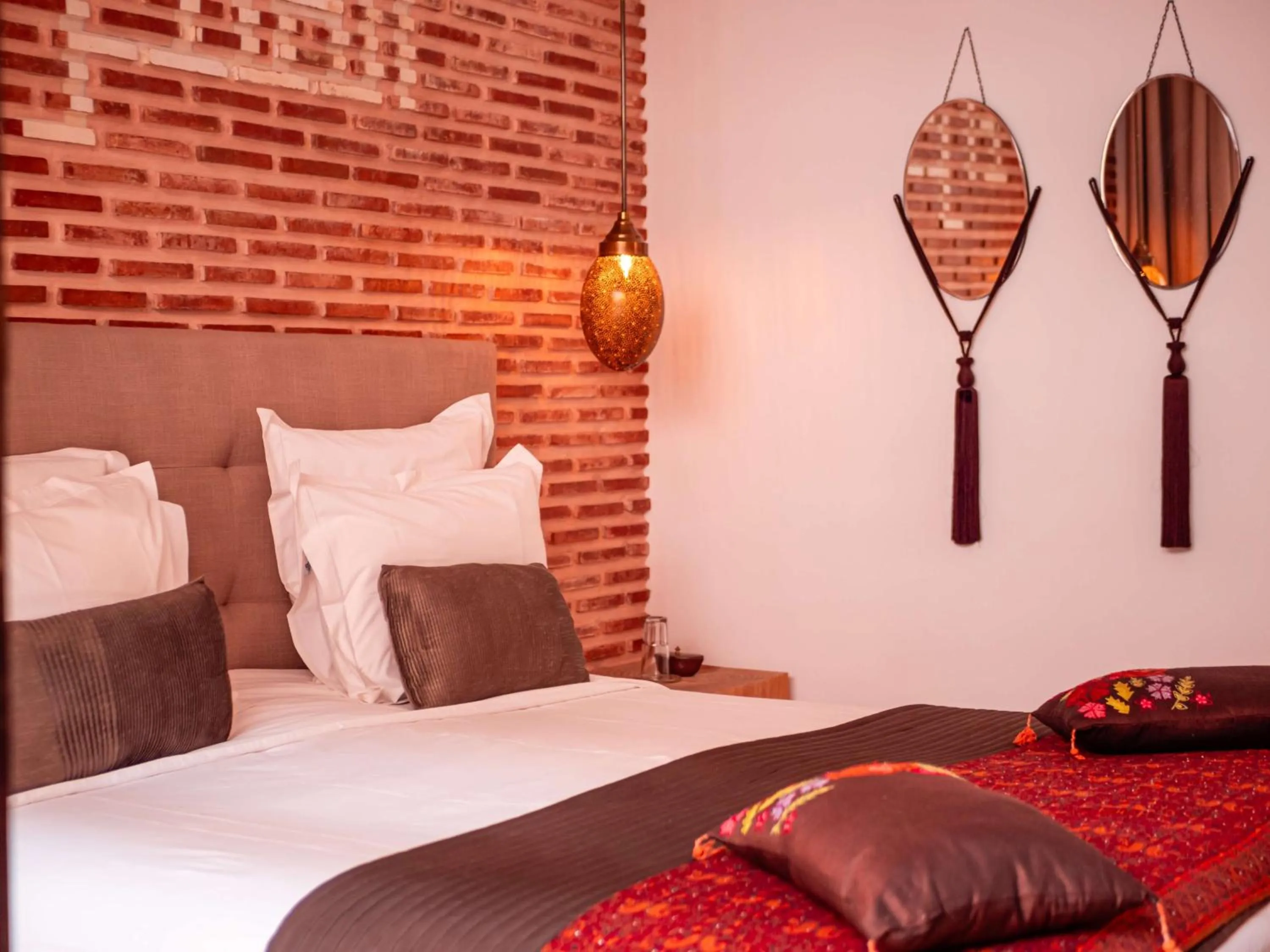 Bed in Riad la Source du Desert