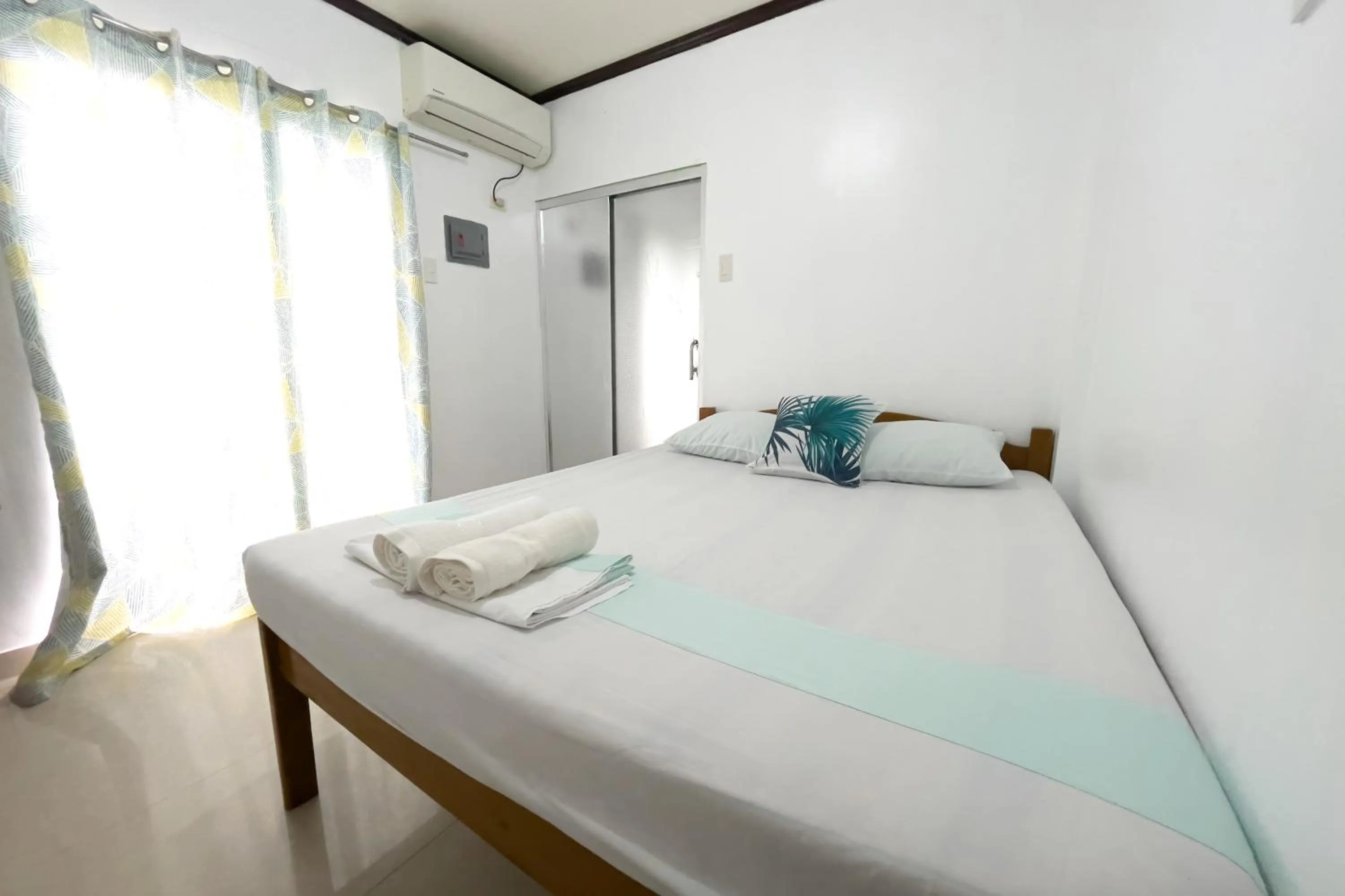 Bed in Catappa Lodge Puerto Galera