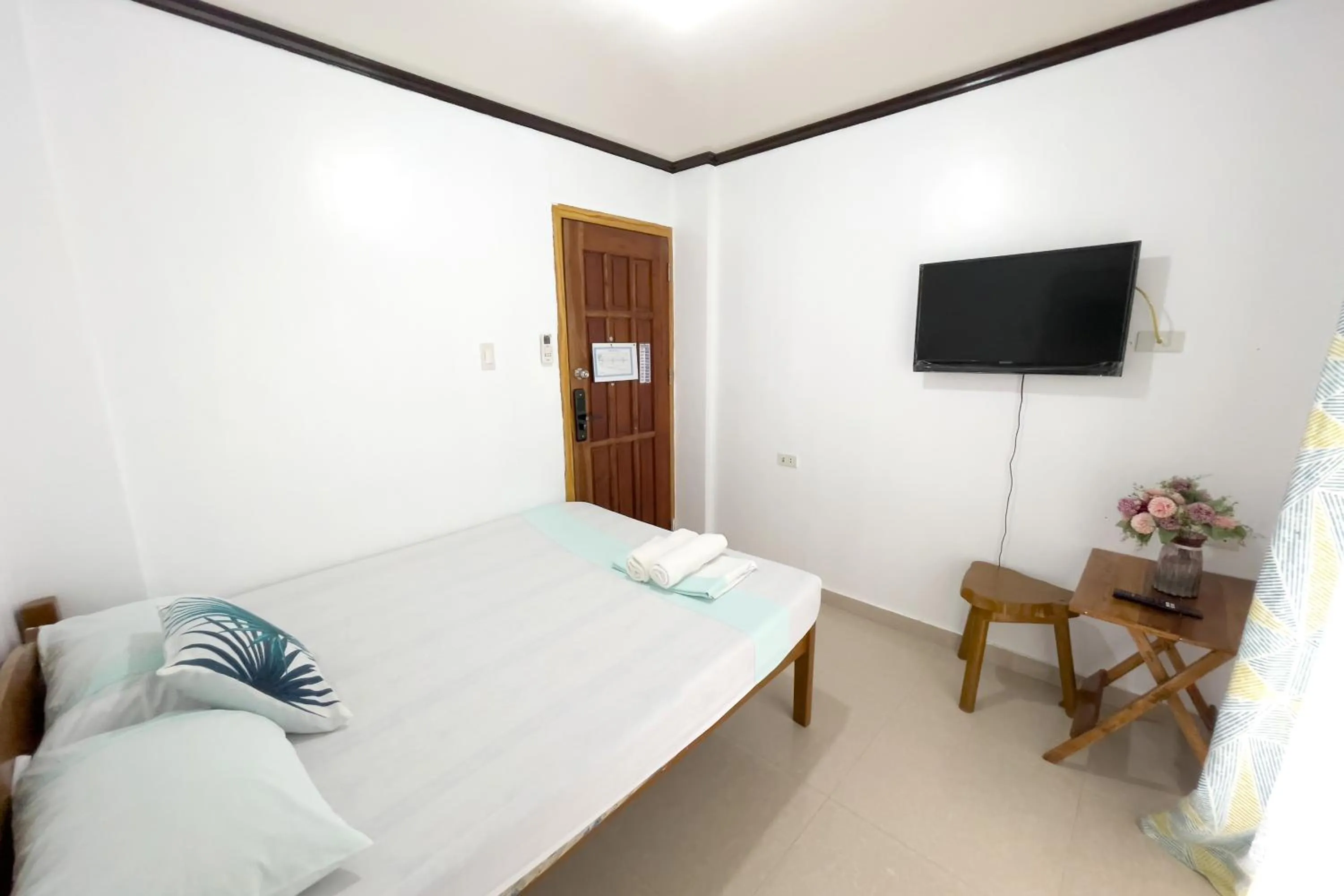 Bed in Catappa Lodge Puerto Galera