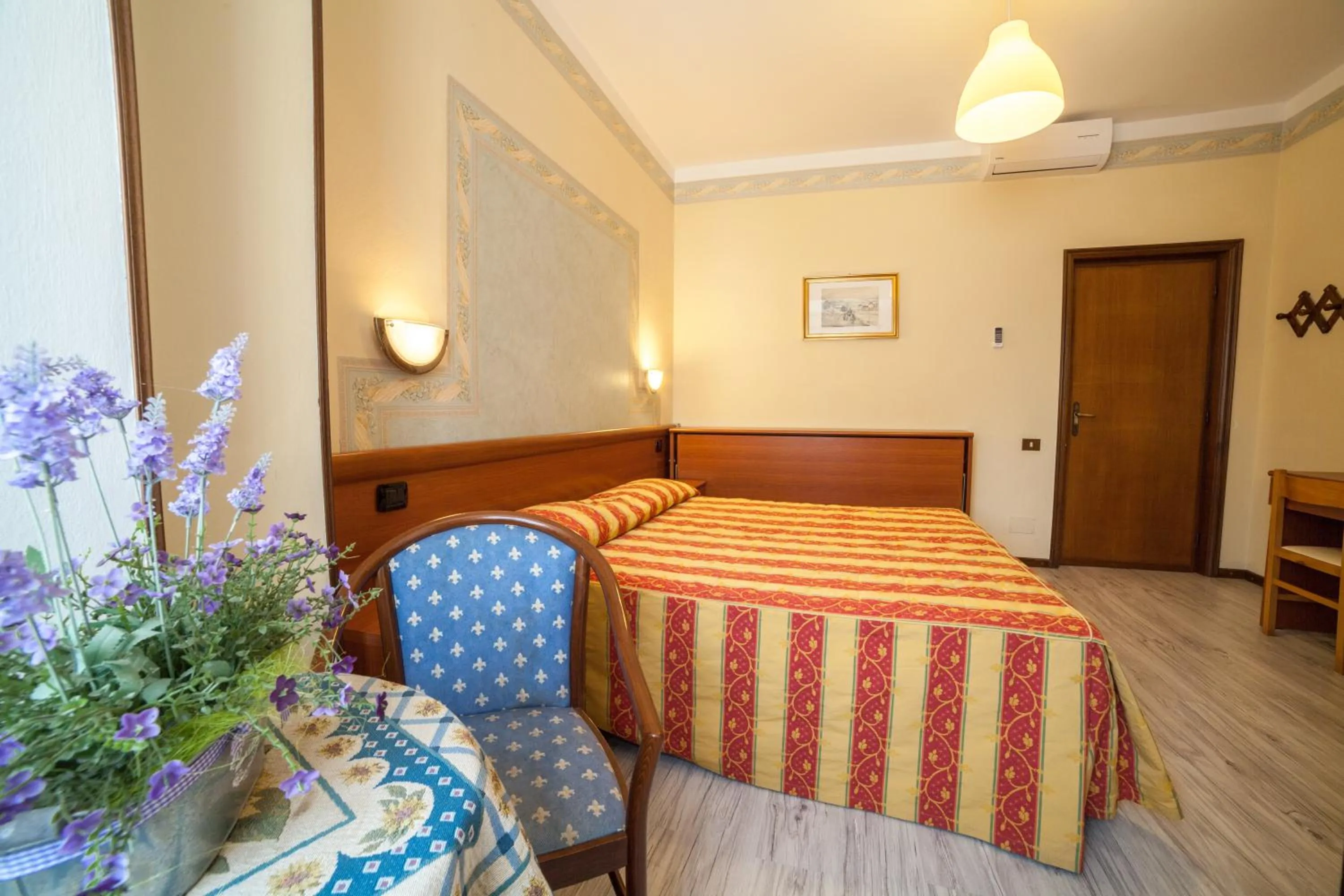 Photo of the whole room, Bed in Hotel Ricordo Du Parc