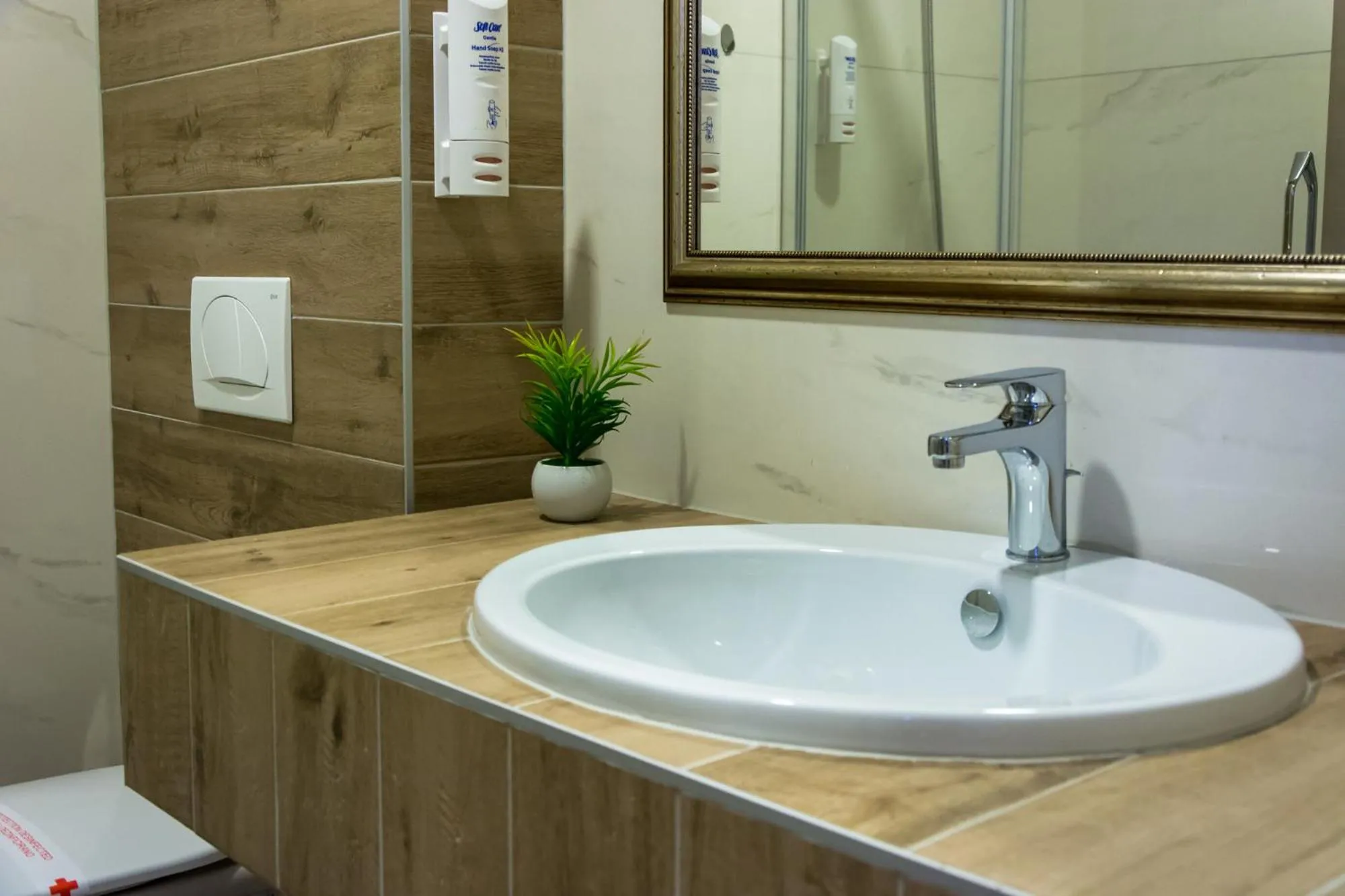 Hotel & Distillery Monogram