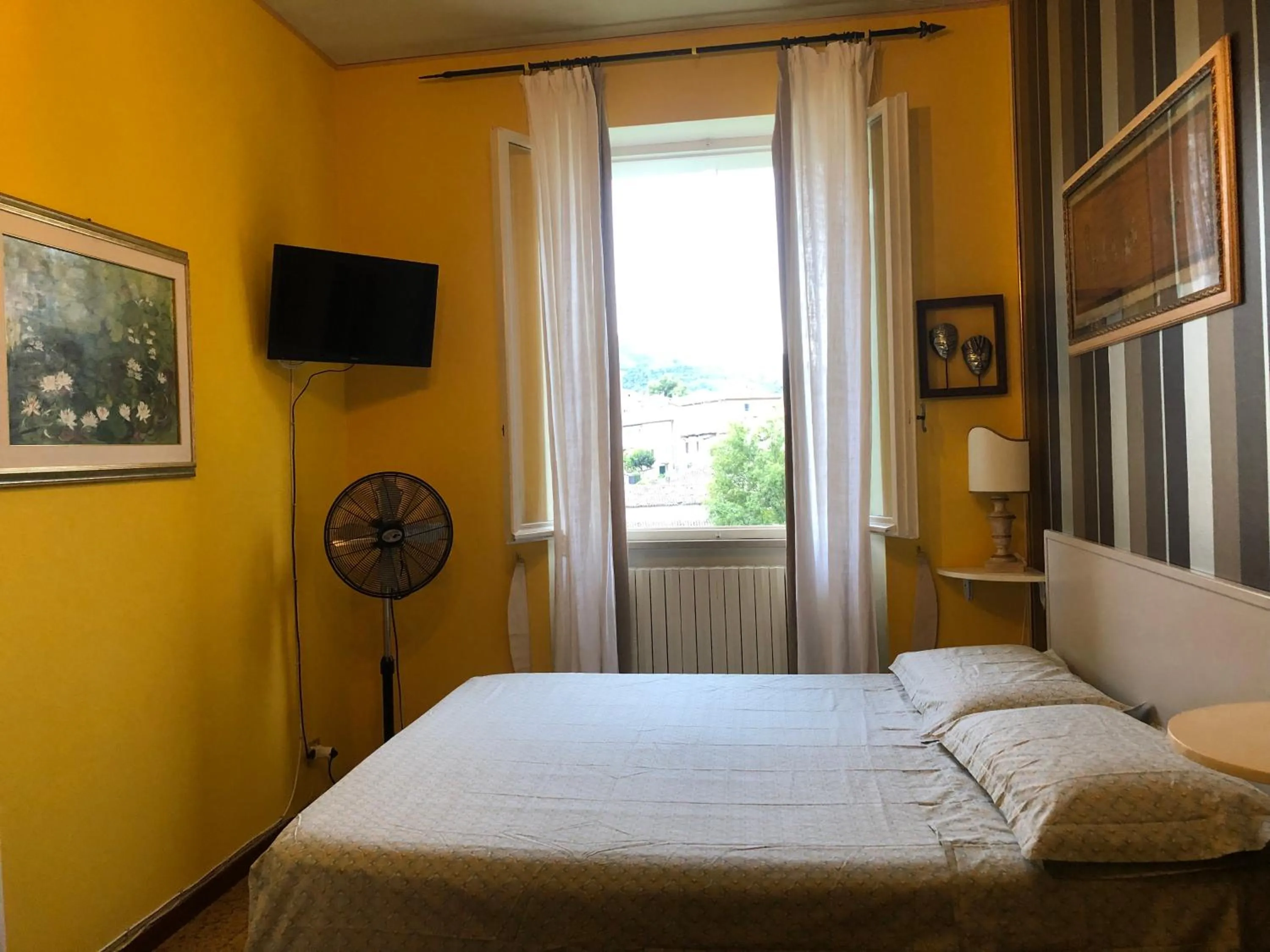 Bedroom, Bed in La Finestra sul Fiume