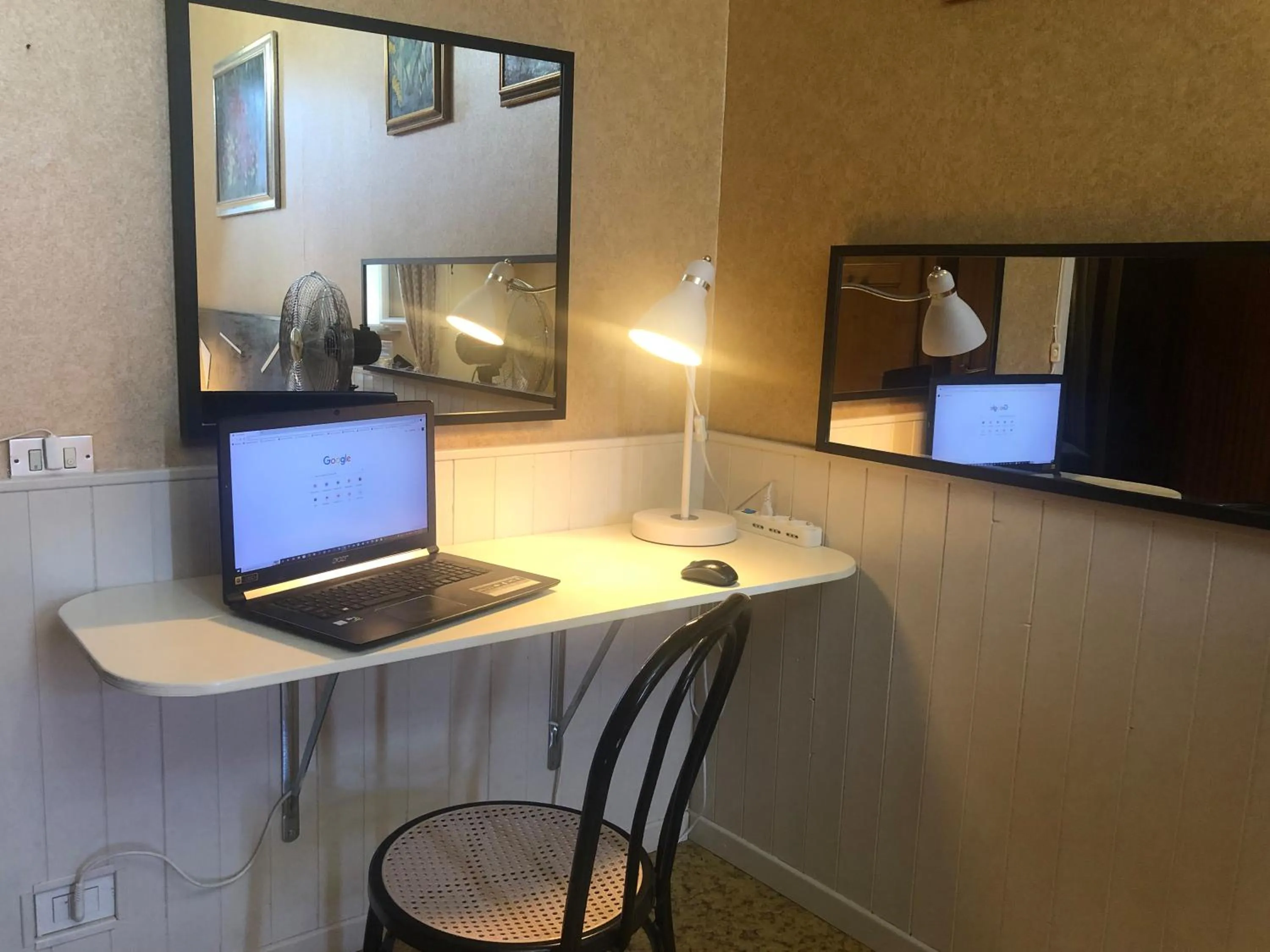 Decorative detail in La Finestra sul Fiume