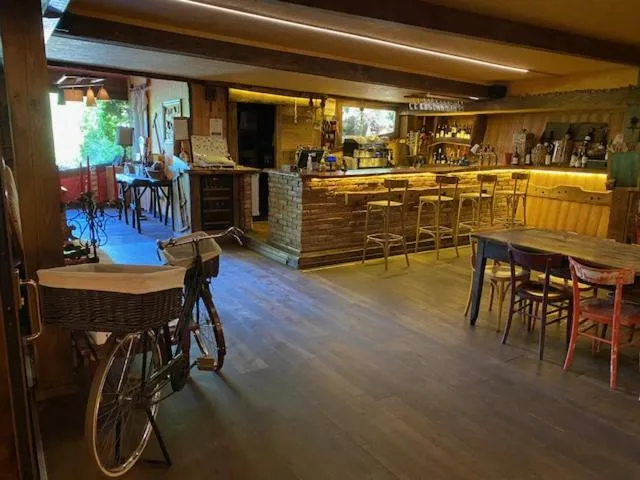 Lounge or bar in Hotel Le Clou