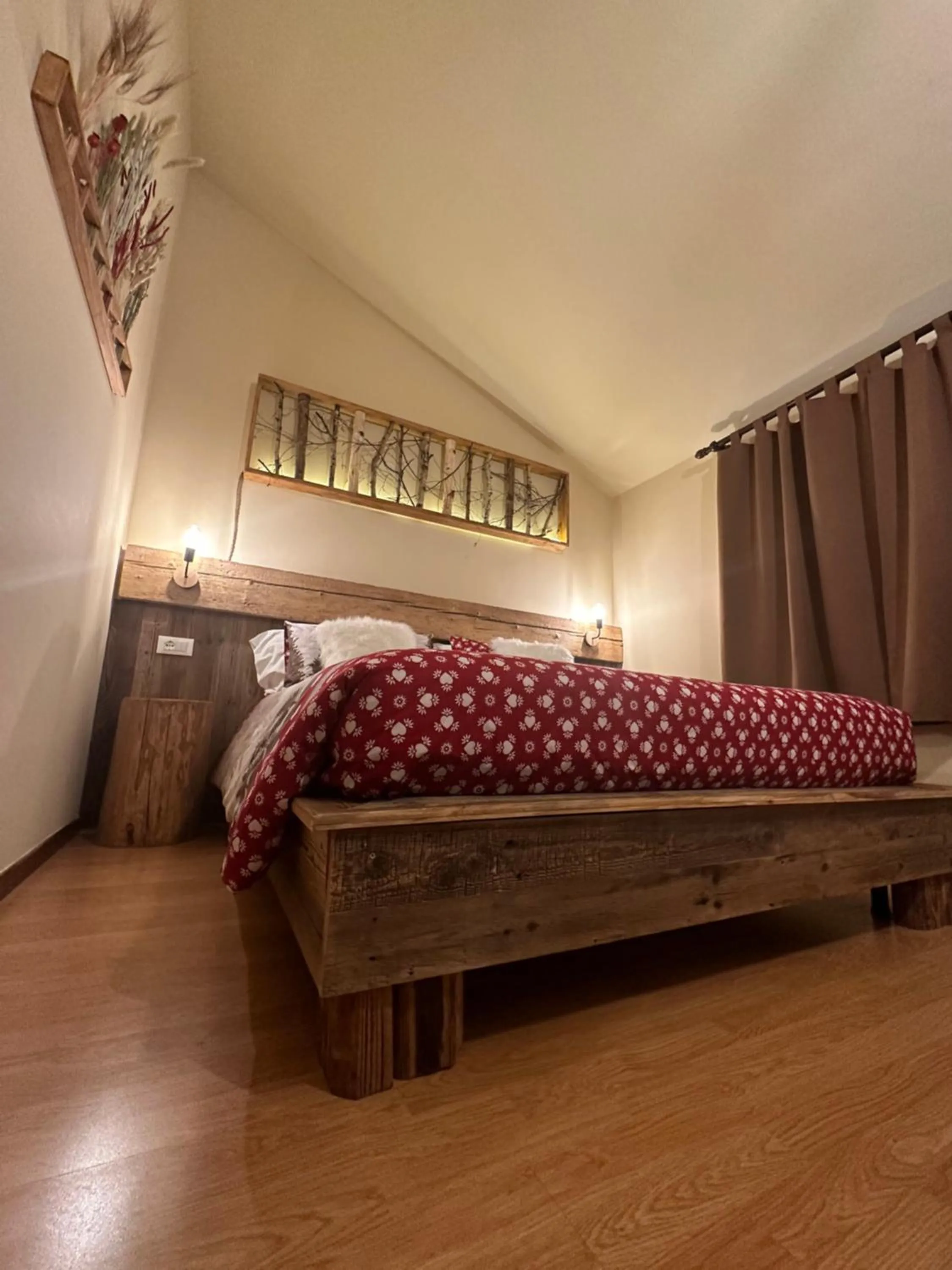 Photo of the whole room, Bed in Hotel Le Clou