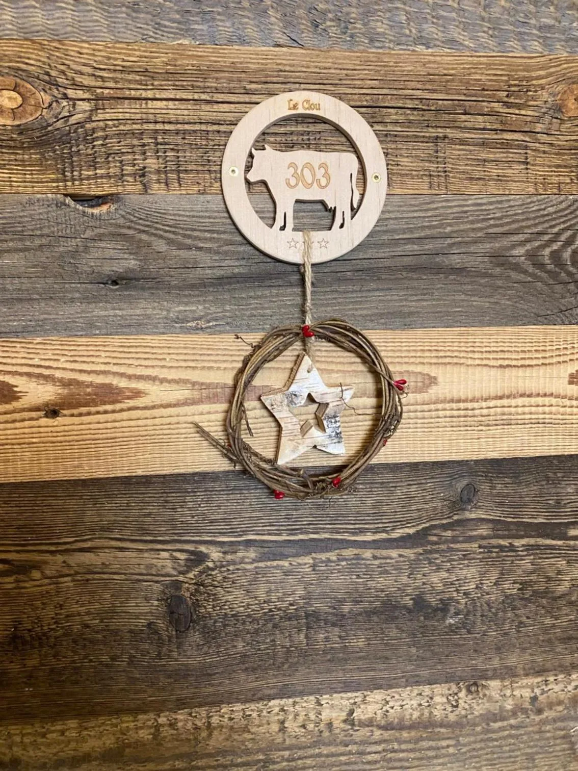 Logo/Certificate/Sign in Hotel Le Clou