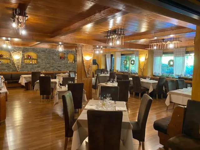 Restaurant/places to eat in Hotel Le Clou