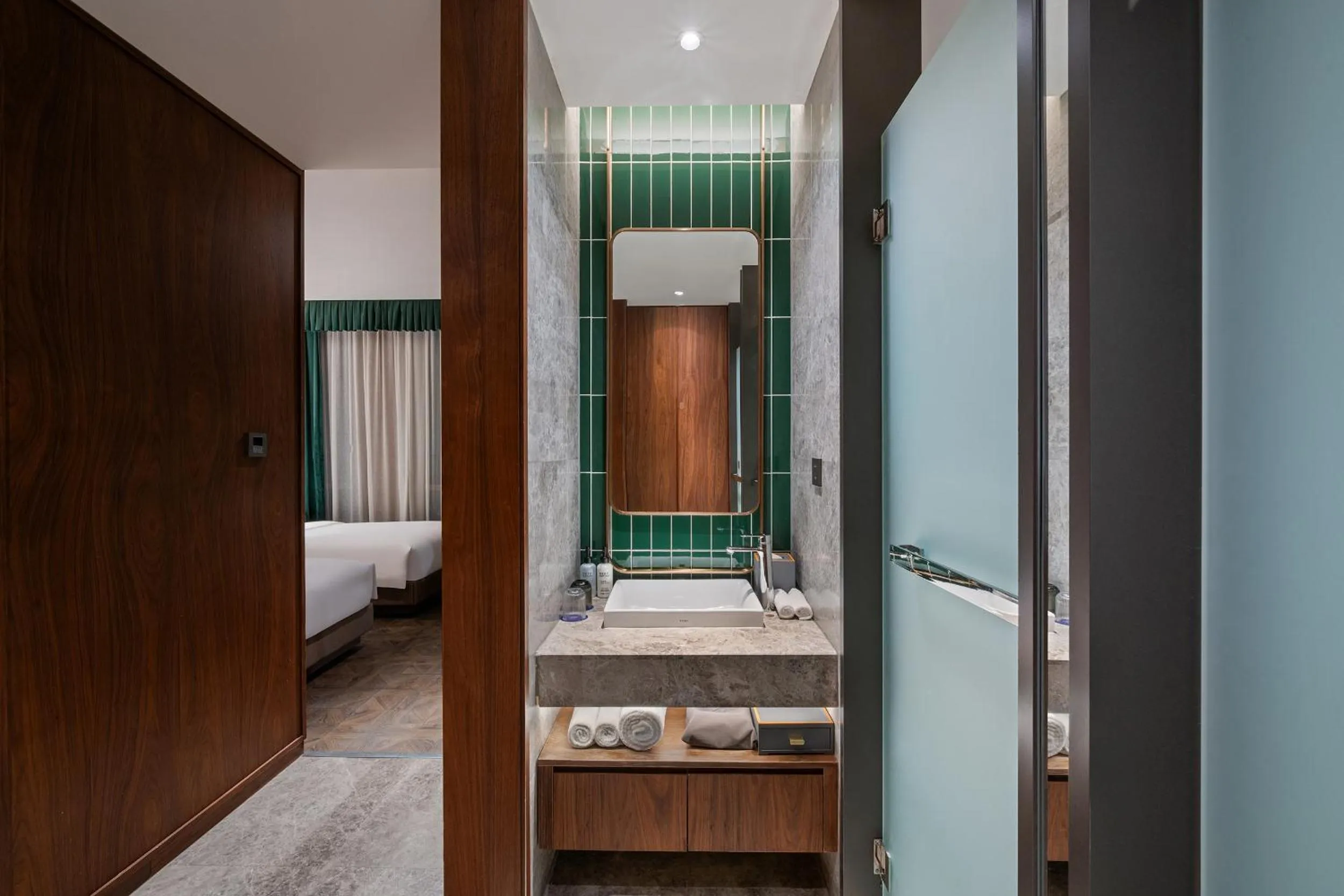 Bathroom, Bed in Novotel Shanghai Baoshan Jiusi