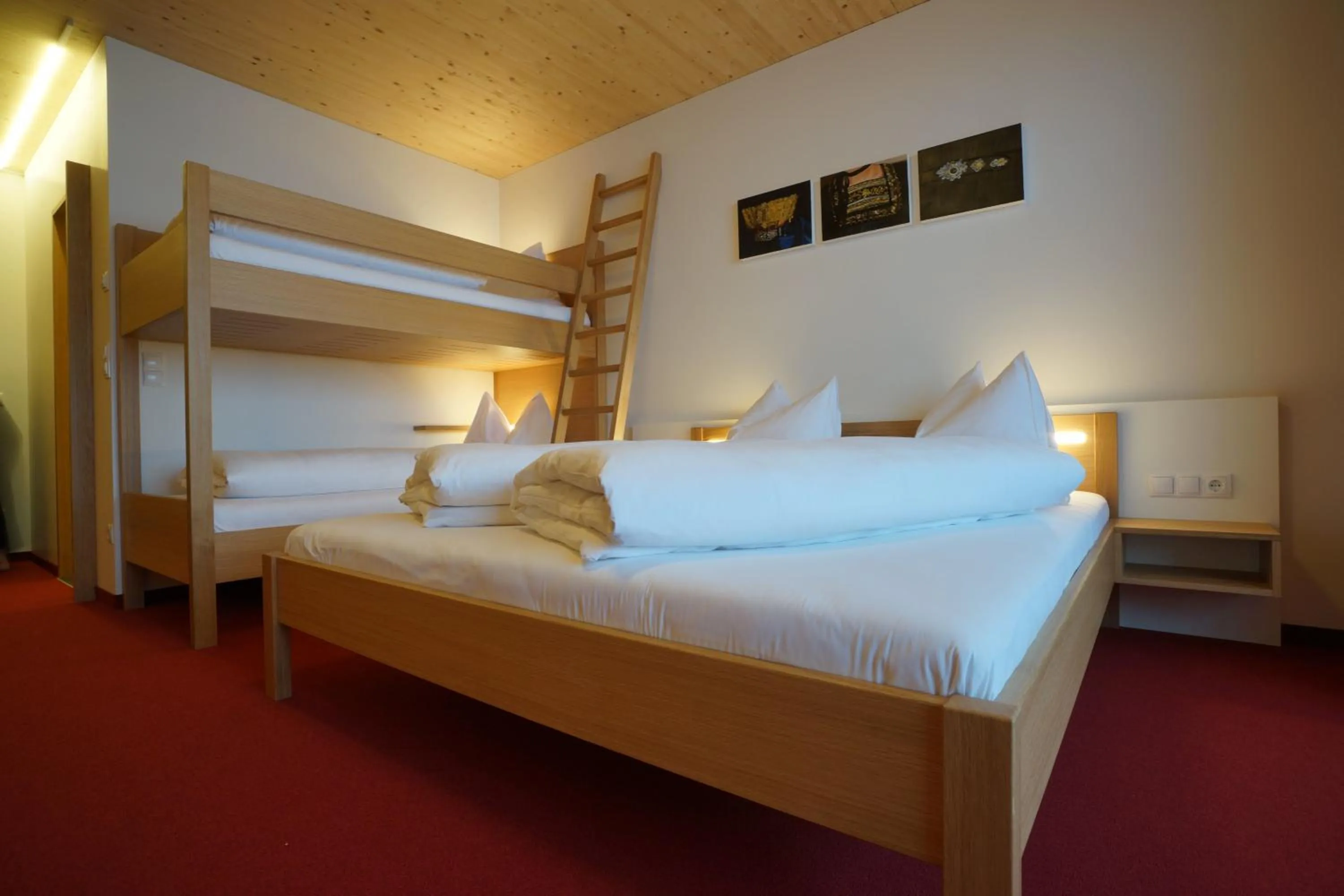 Photo of the whole room, Bed in Schettereggerhof