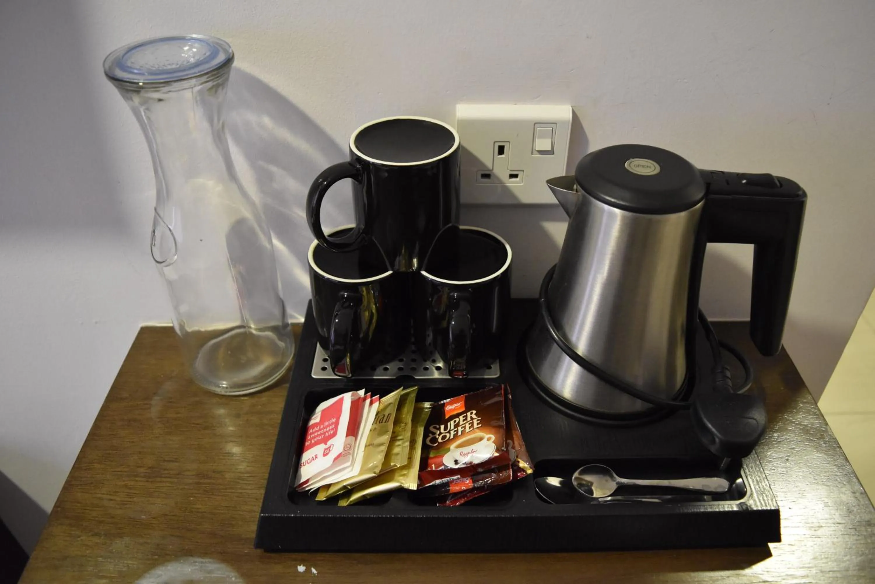 Coffee/tea facilities in Sunrise Hotel