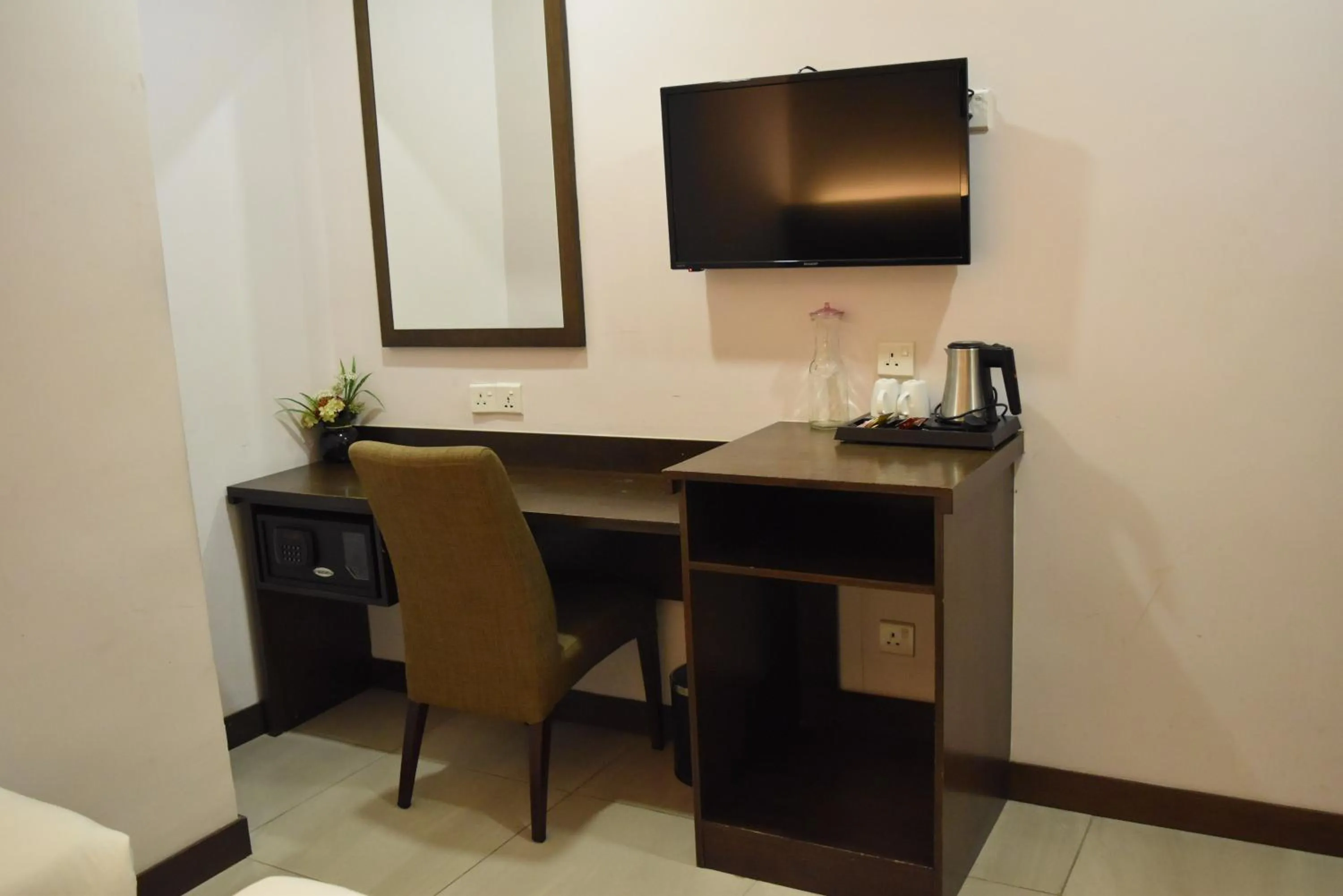 TV and multimedia in Sunrise Hotel