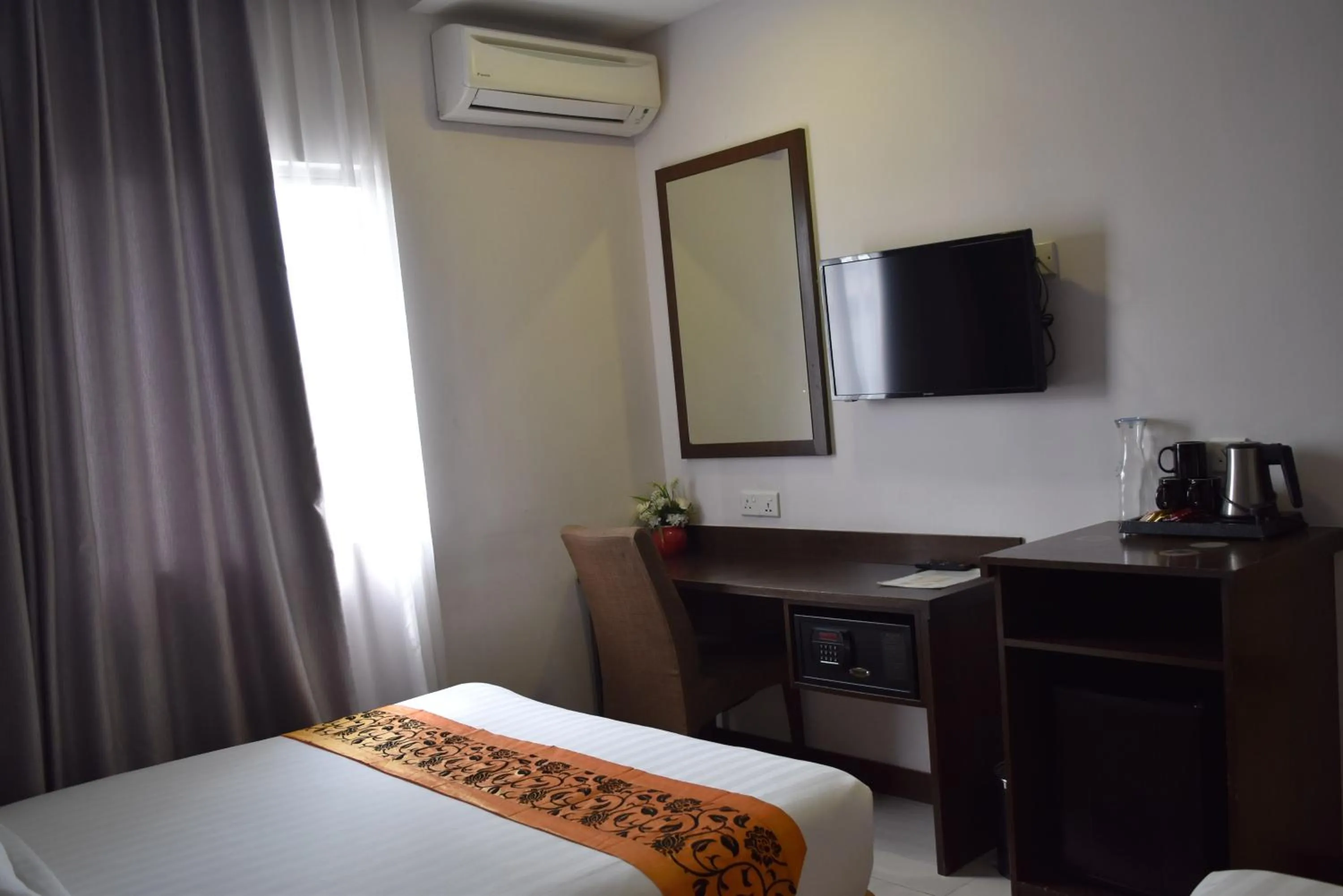 TV and multimedia, Bed in Sunrise Hotel