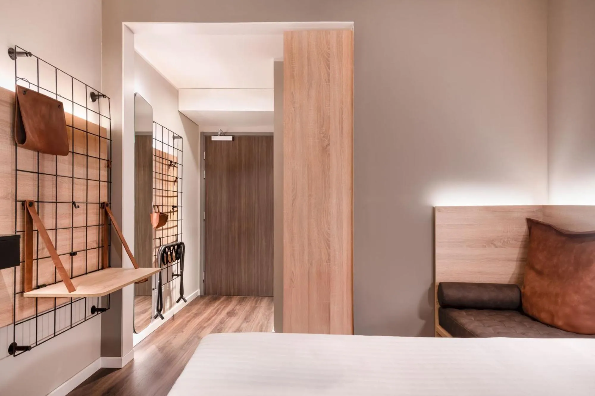 Sleeper Plus Queen Room with City View in Moxy Verona