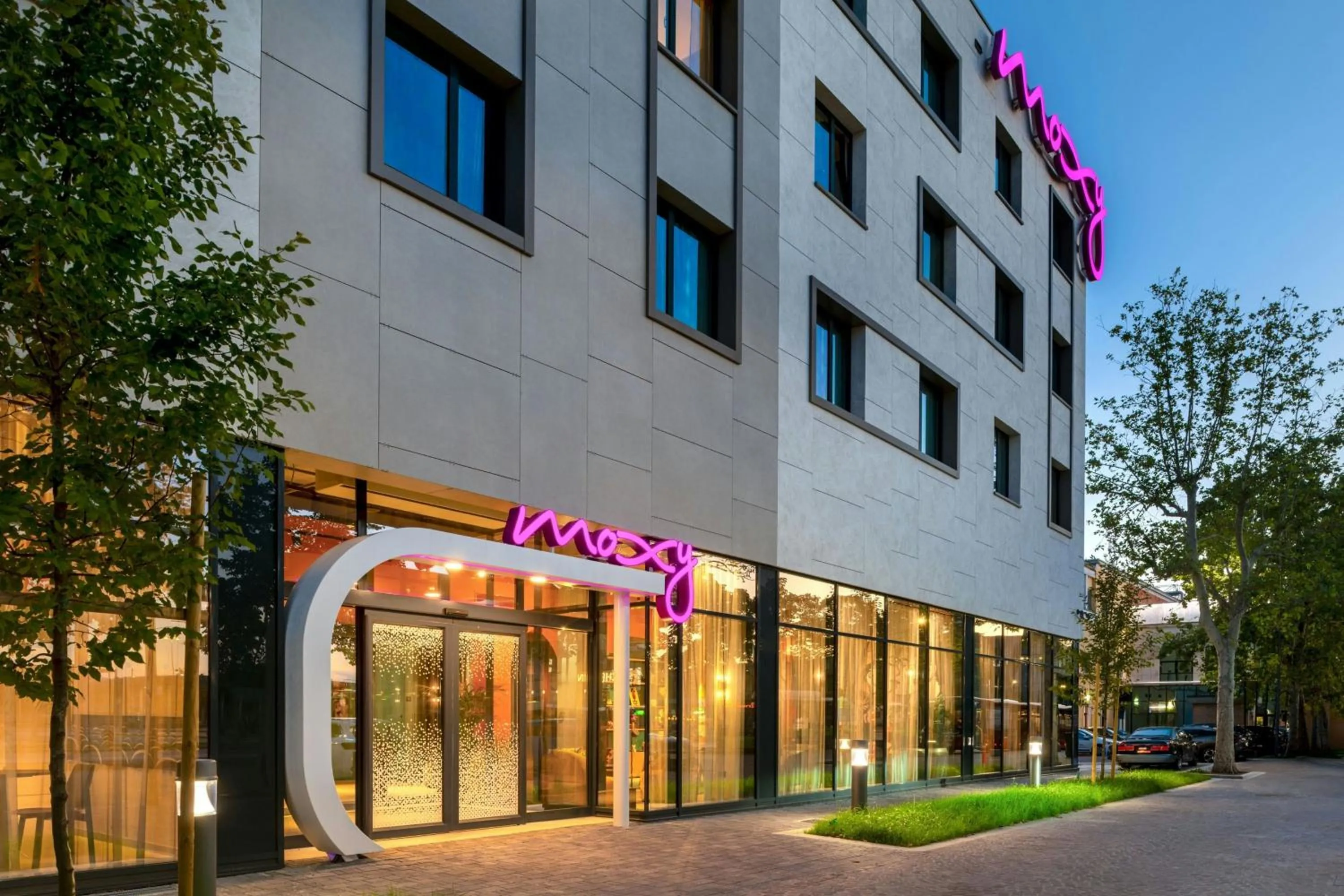 Moxy Verona