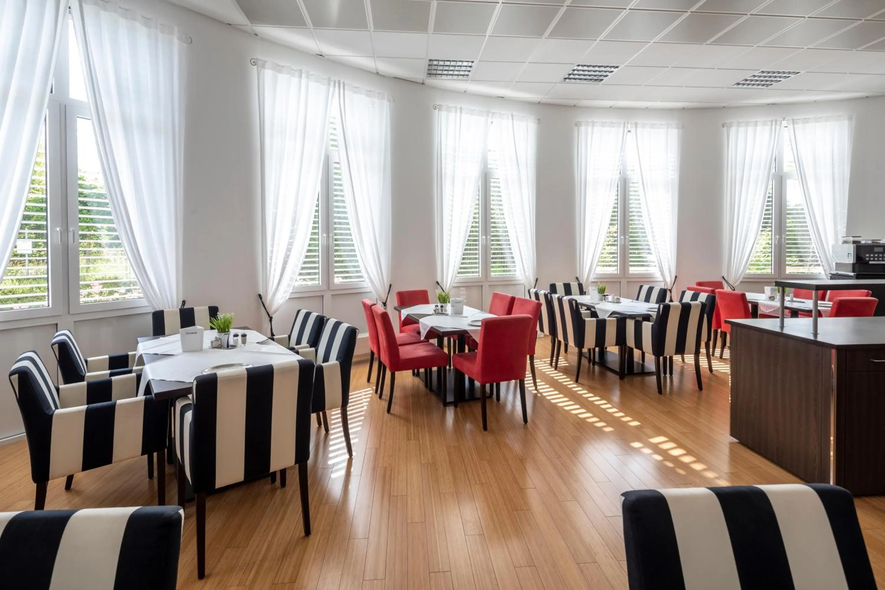 Dining area in Hotel Artrium am Park