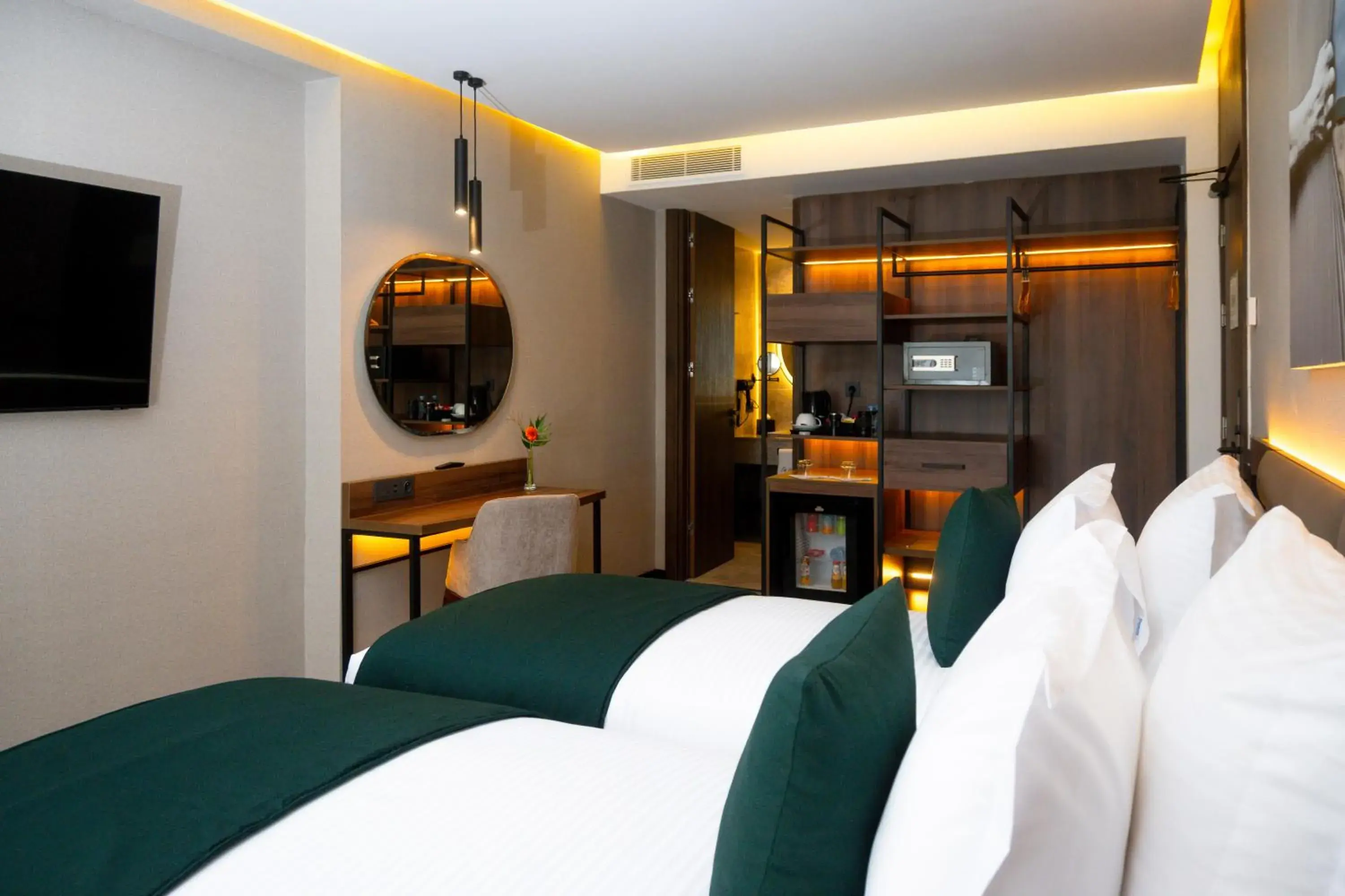 Twin Room with Garden View in City Park Hôtel Twin Room with Garden View in City Park Hôtel