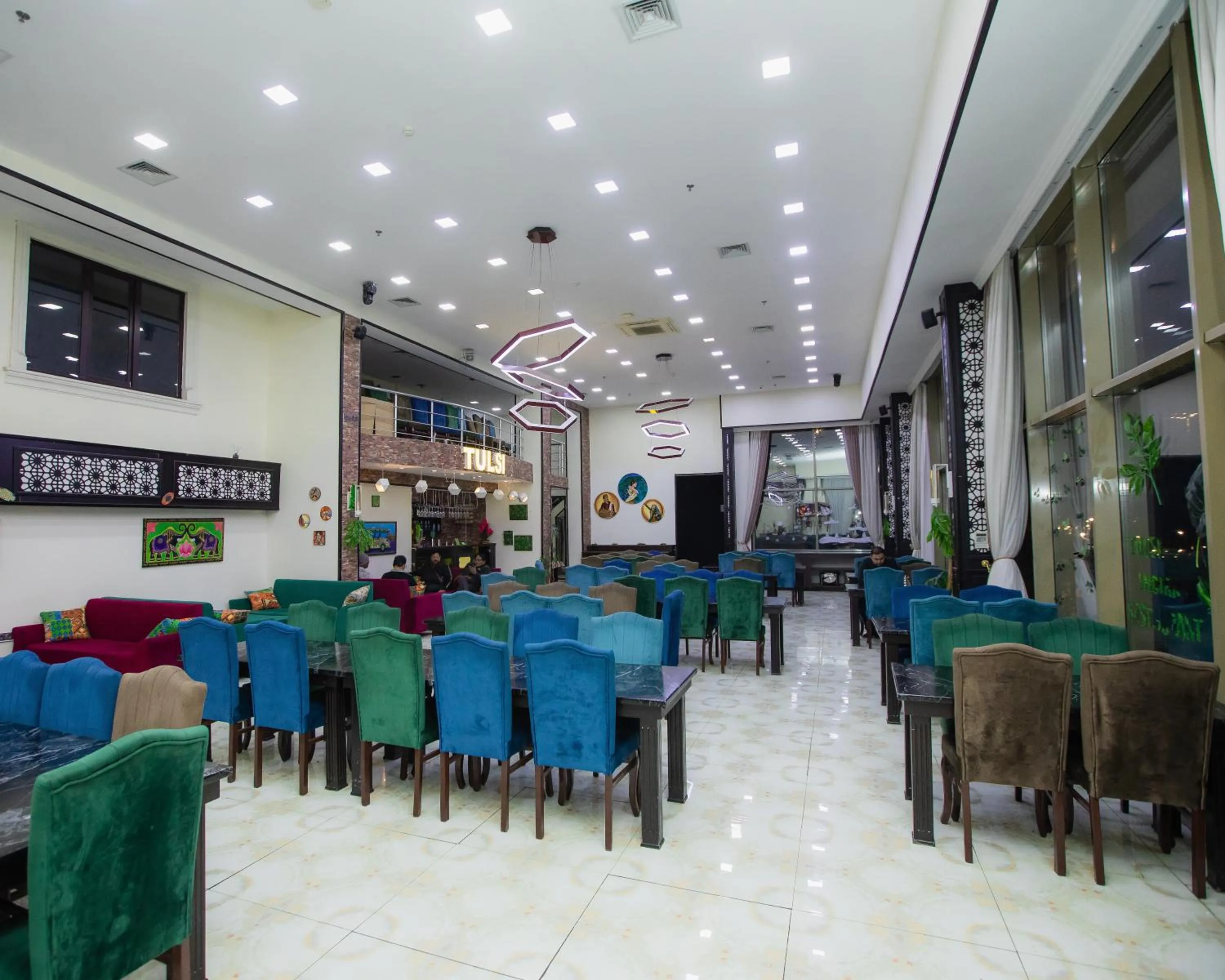 Restaurant/places to eat in Corniche White City Hotel