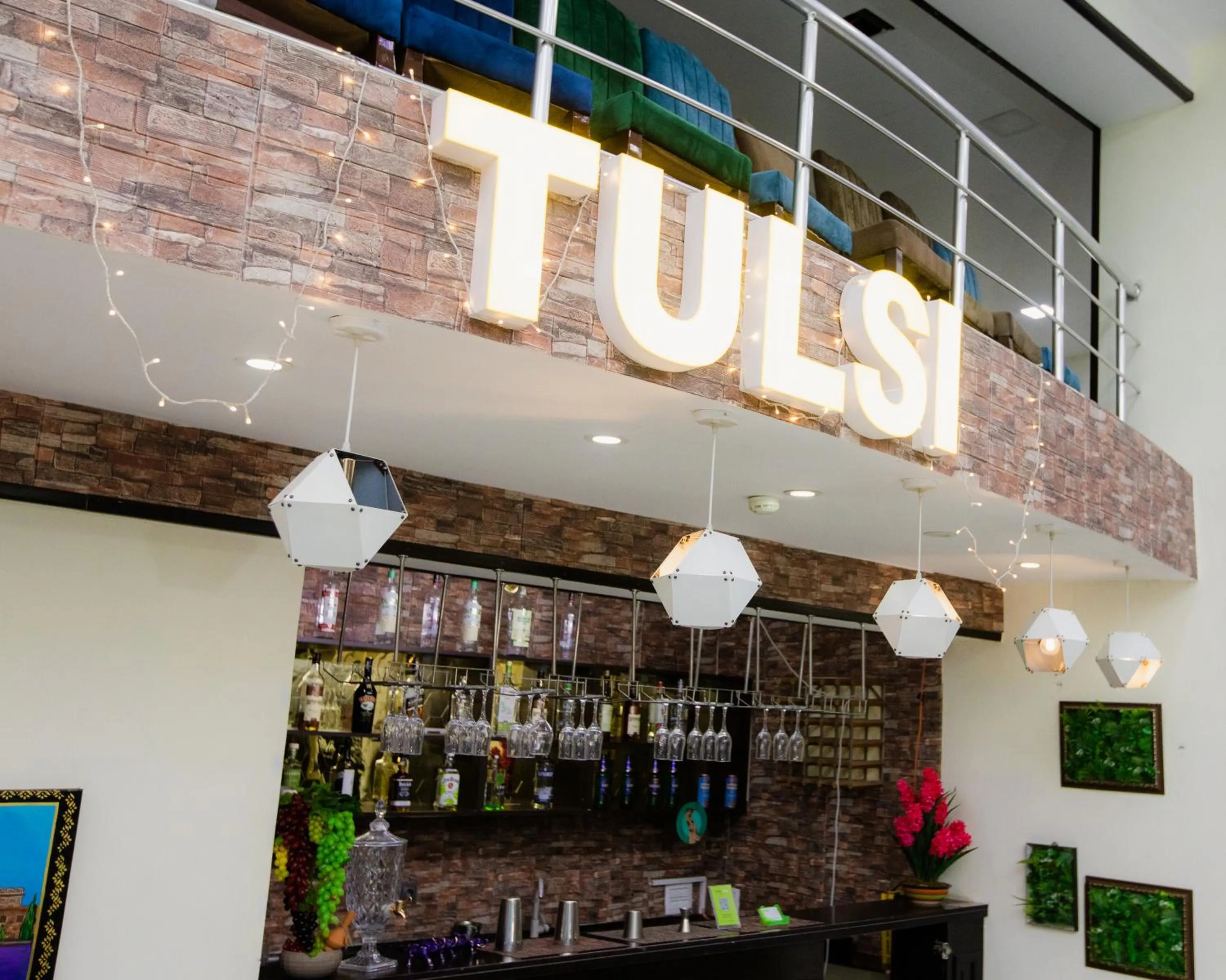 Restaurant/places to eat in Corniche White City Hotel