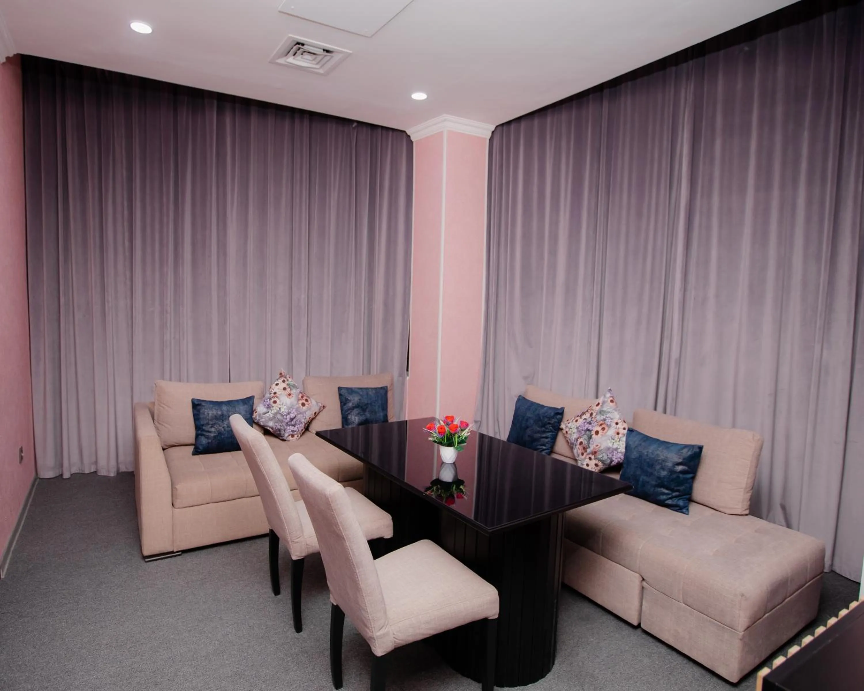 Living room in Corniche White City Hotel