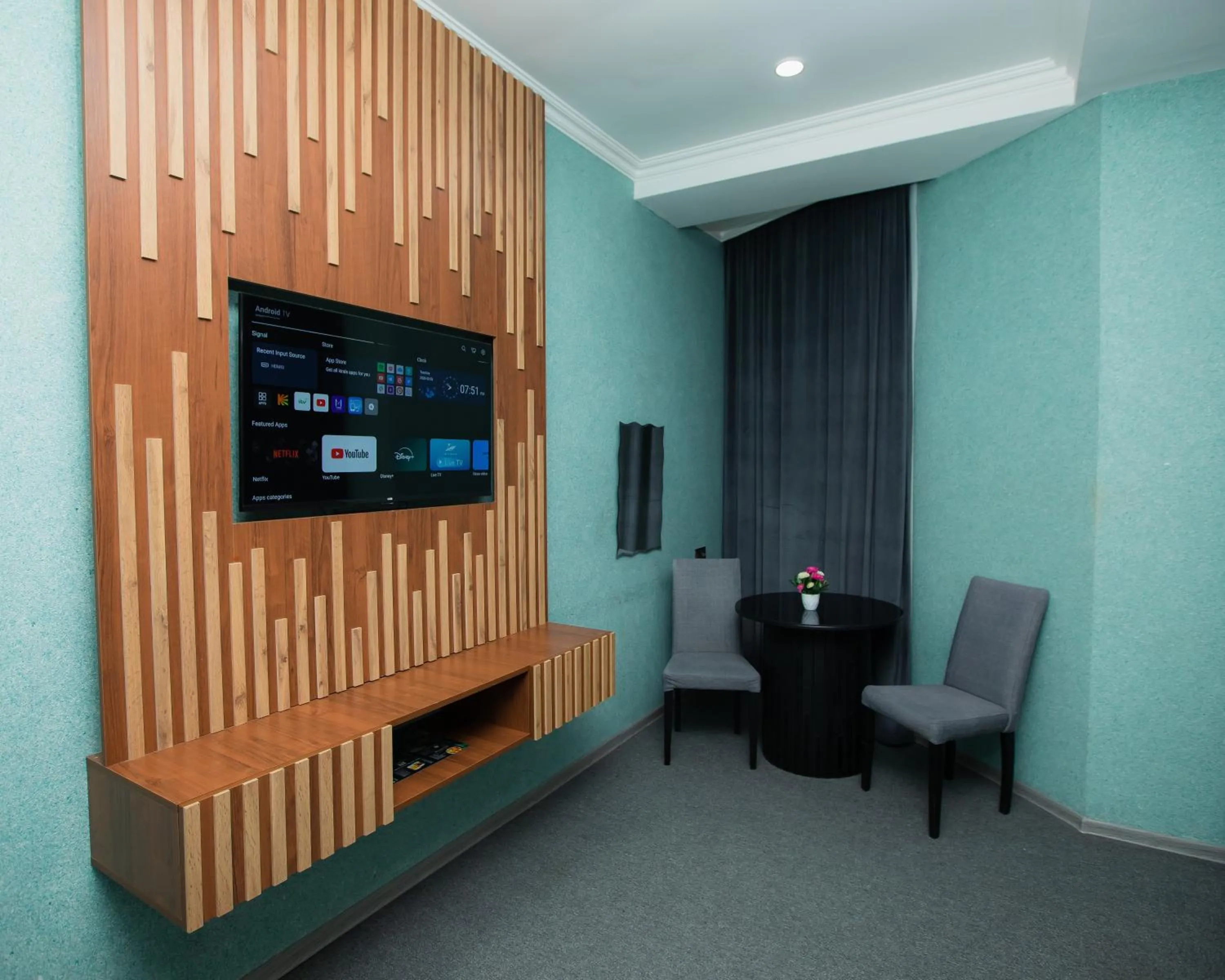 Communal lounge/ TV room in Corniche White City Hotel