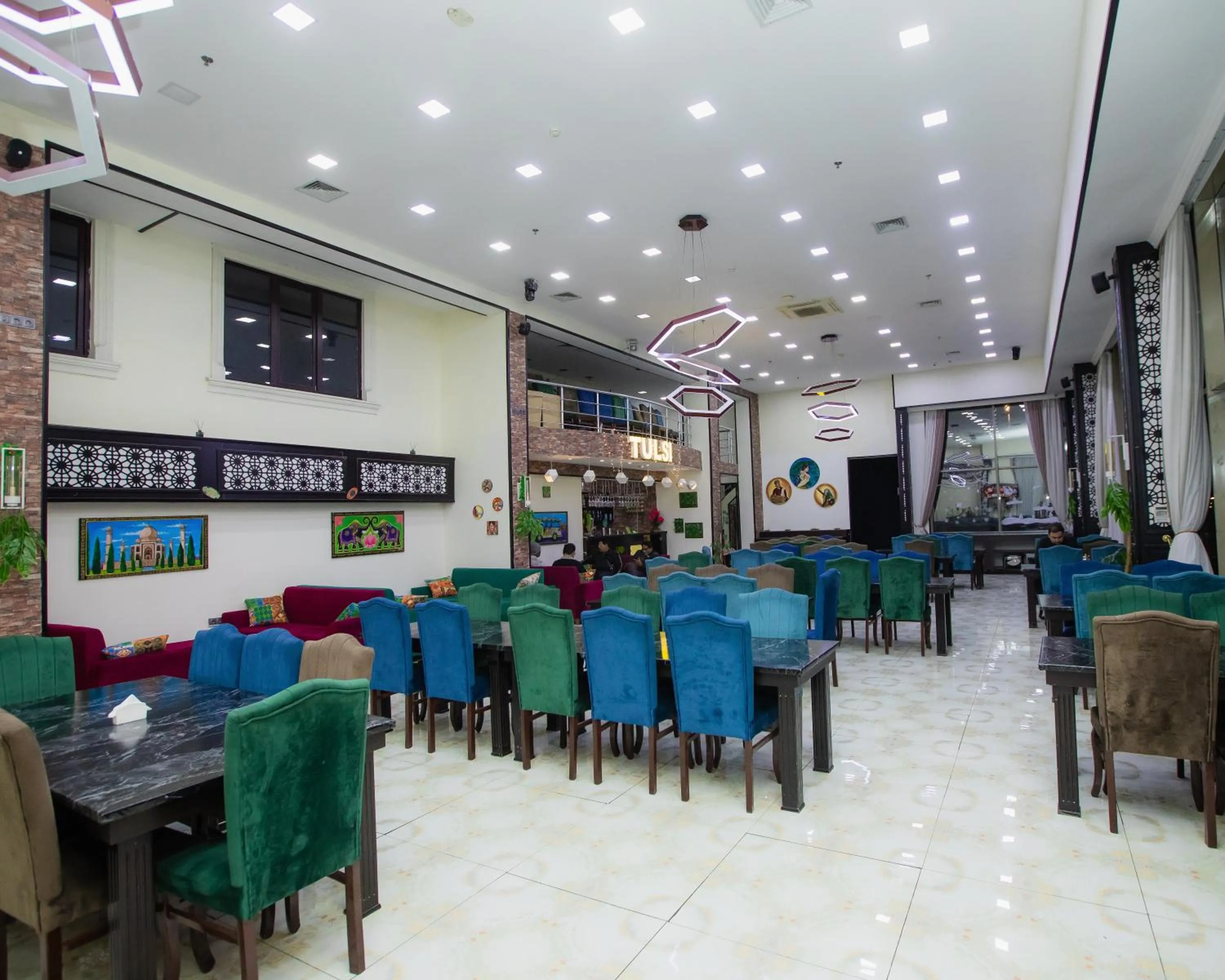 Restaurant/places to eat in Corniche White City Hotel