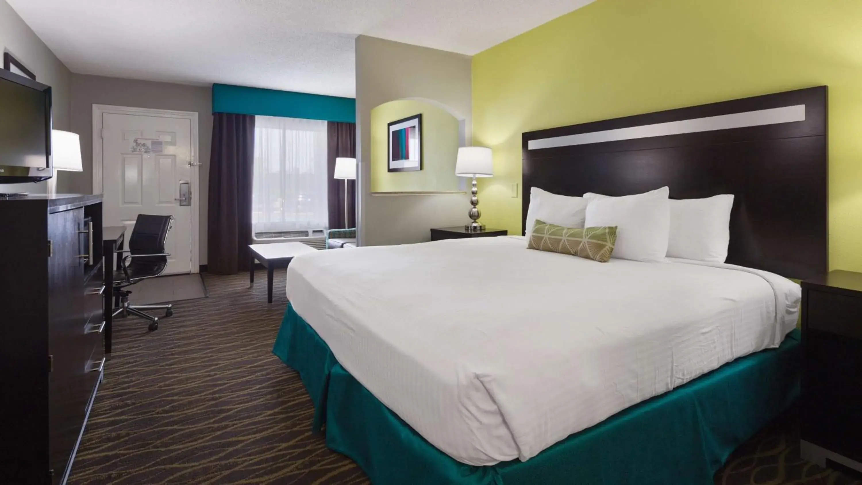 Photo of the whole room, Bed in Best Western Inn Florence Photo of the whole room, Bed in Best Western Inn Florence