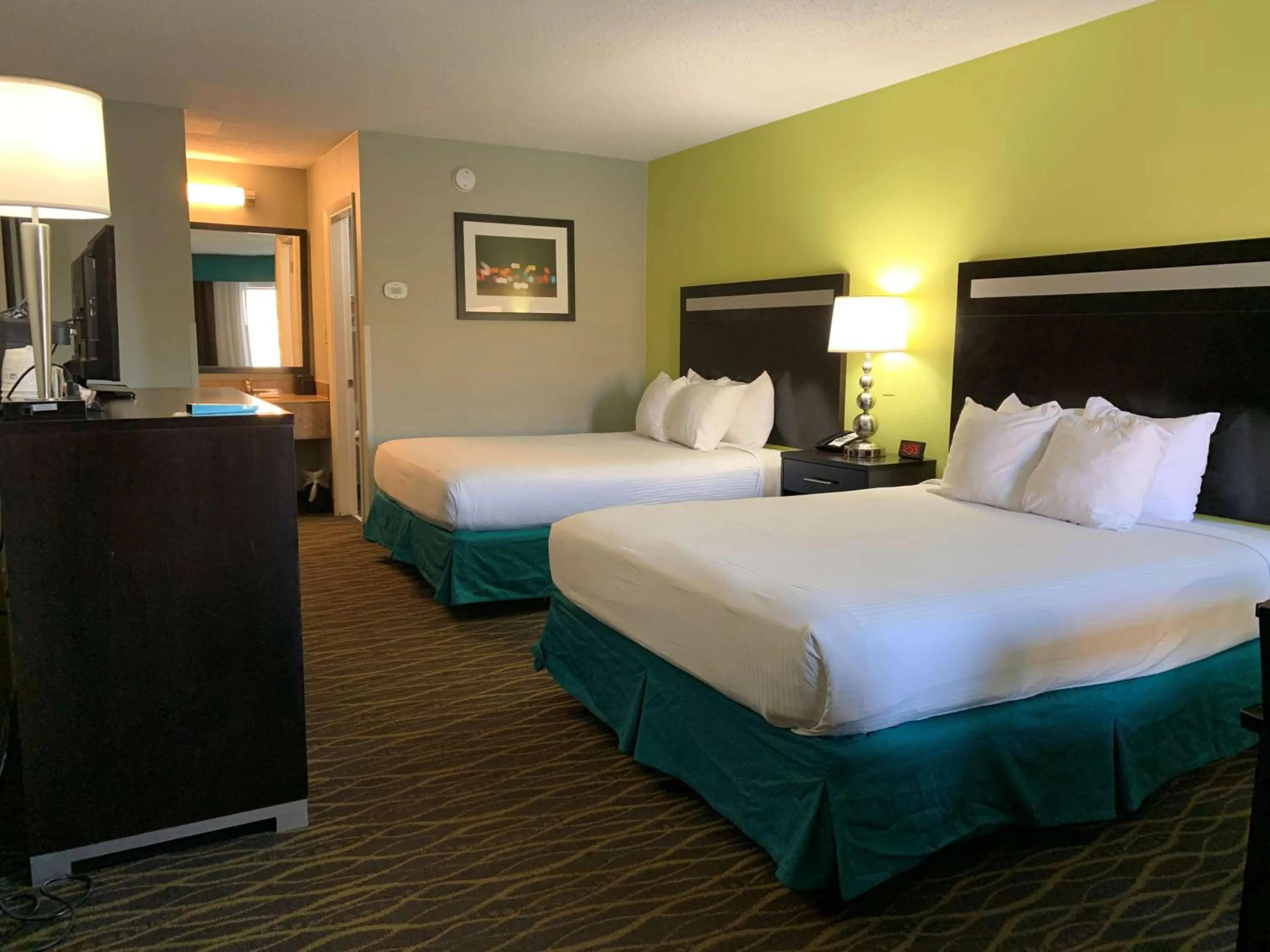 Photo of the whole room, Bed in Best Western Inn Florence