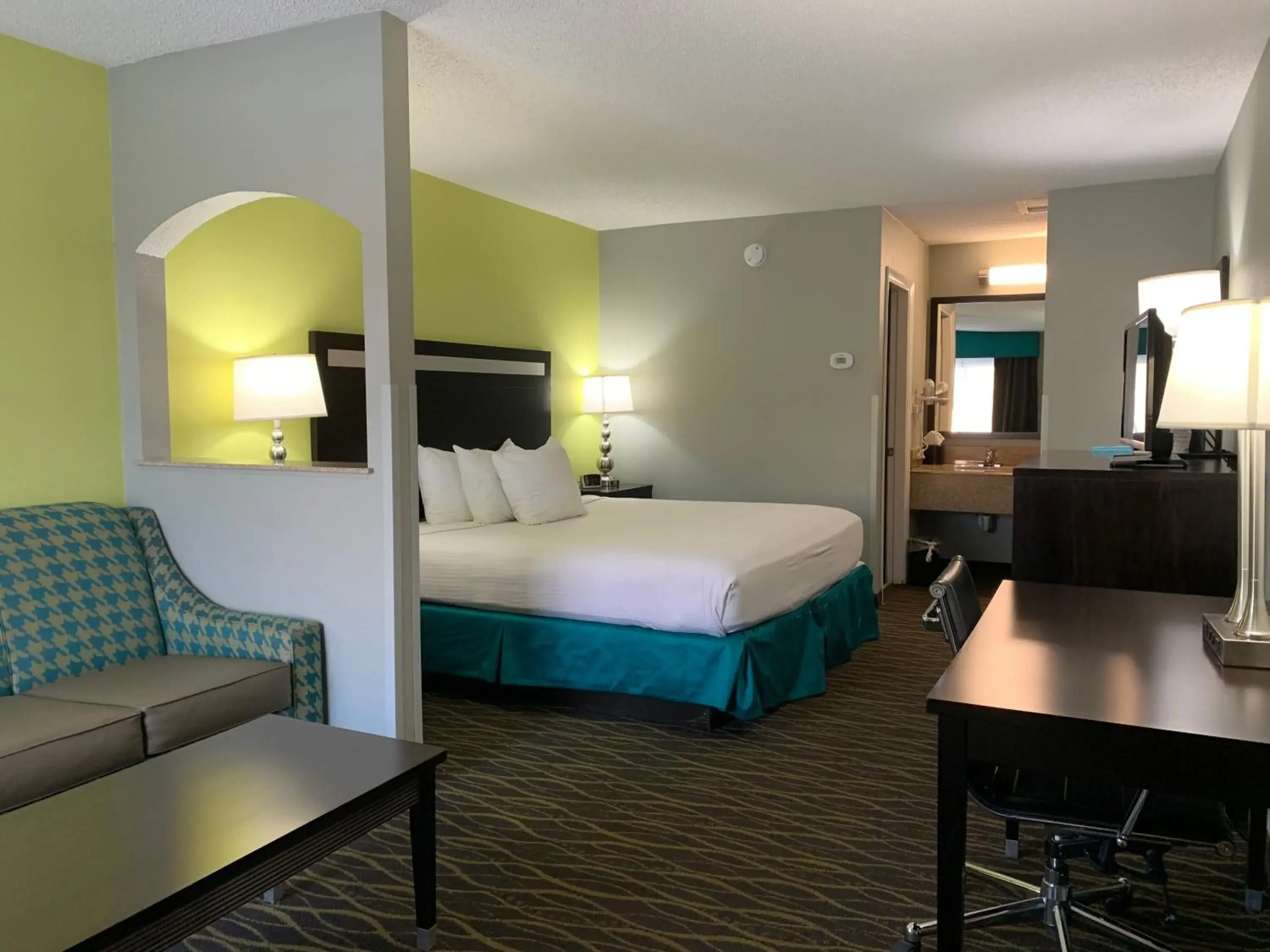 Photo of the whole room, Bed in Best Western Inn Florence Photo of the whole room, Bed in Best Western Inn Florence