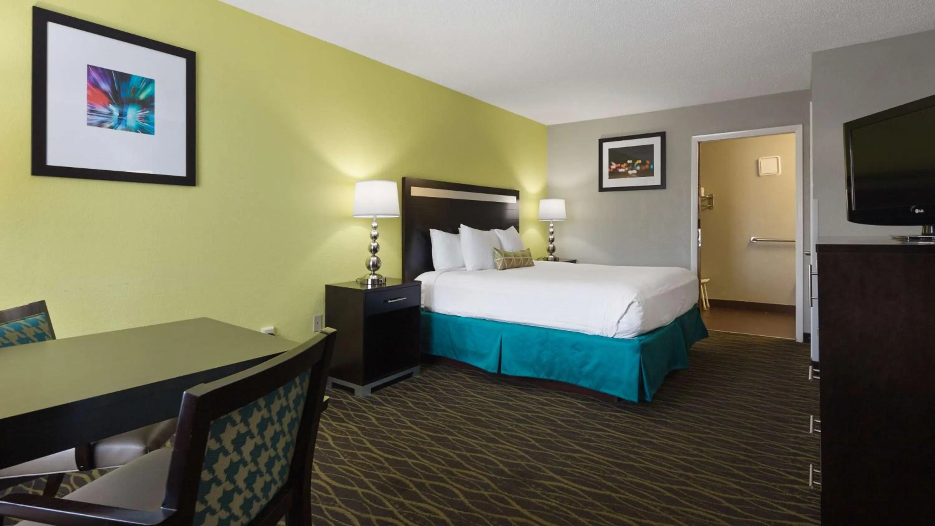 Photo of the whole room, Bed in Best Western Inn Florence