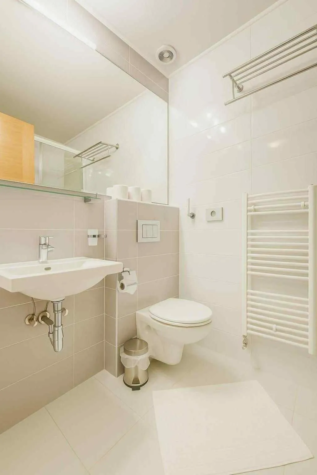Shower in Guest House Neho