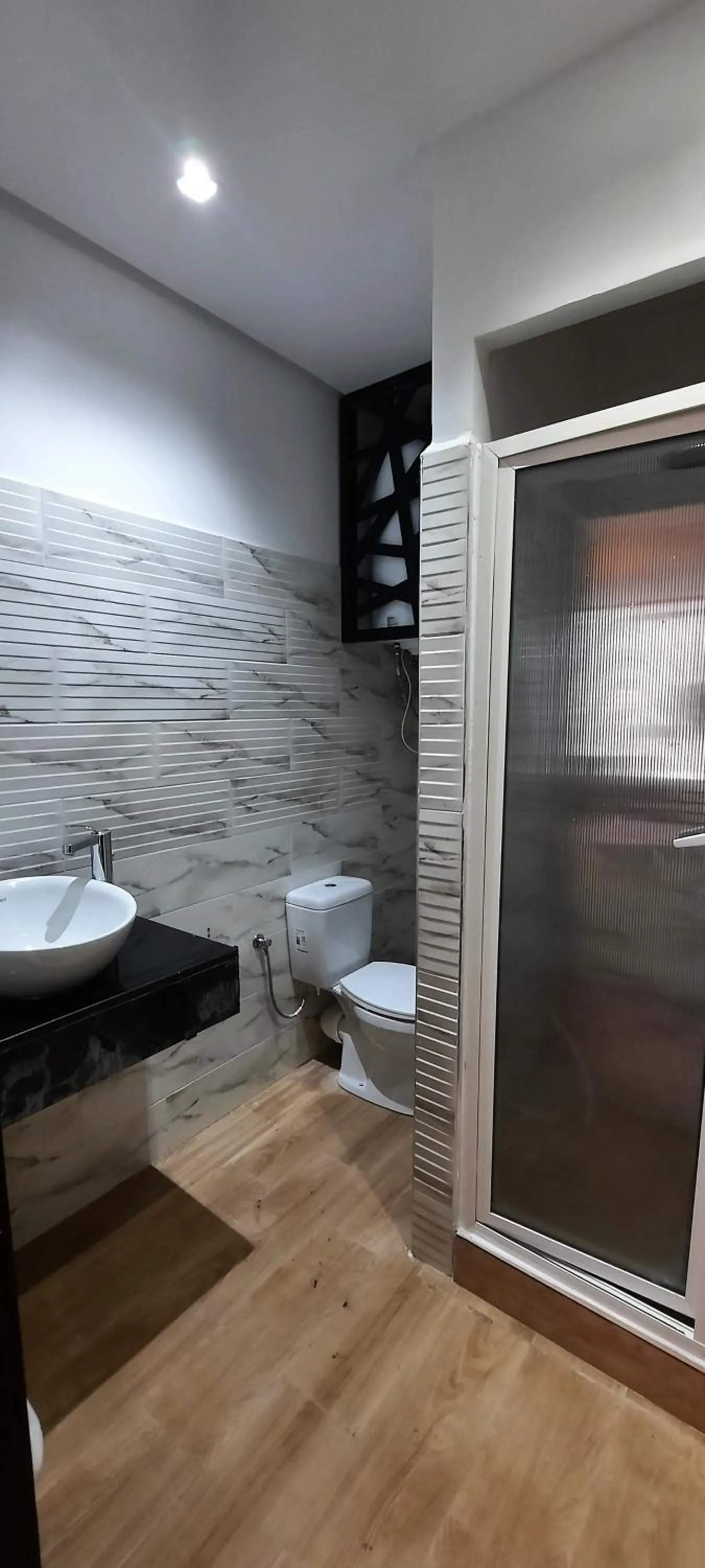 Toilet in Le 135 appart hotel