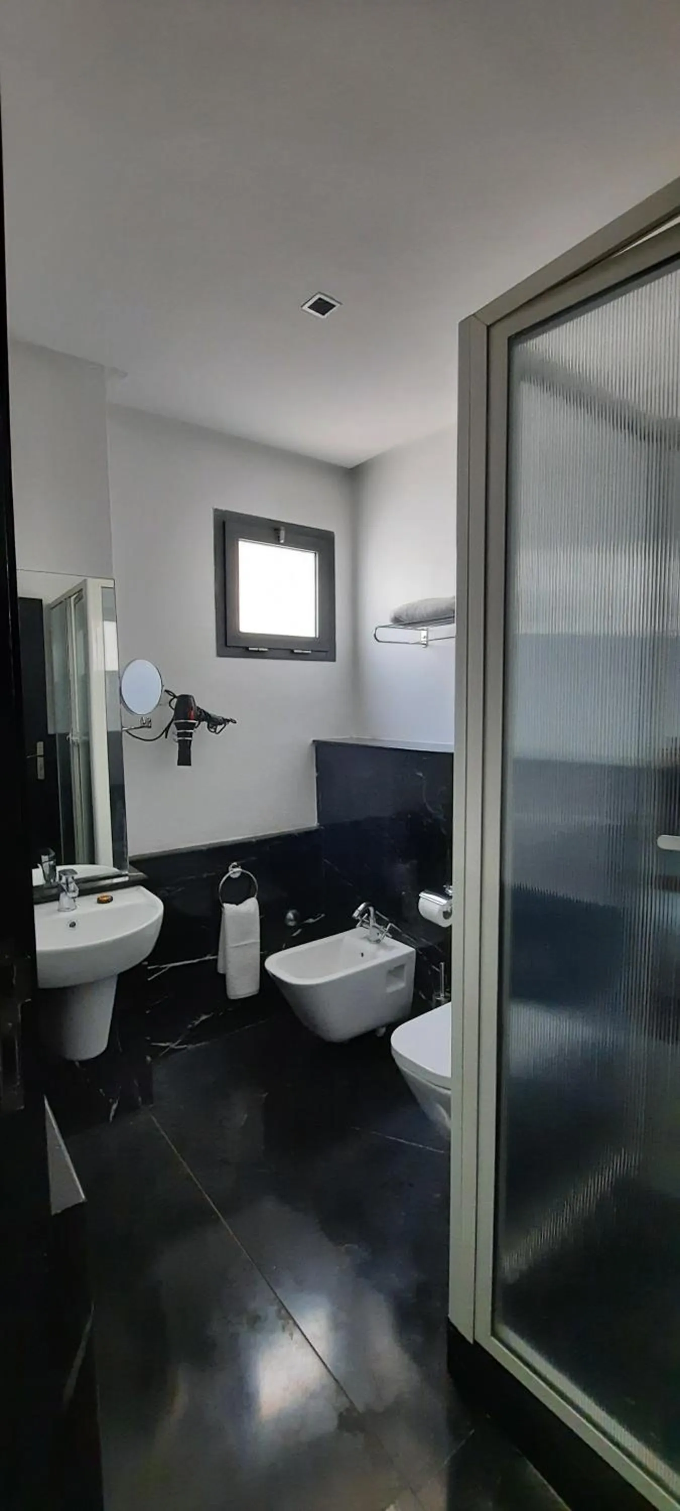 Shower in Le 135 appart hotel