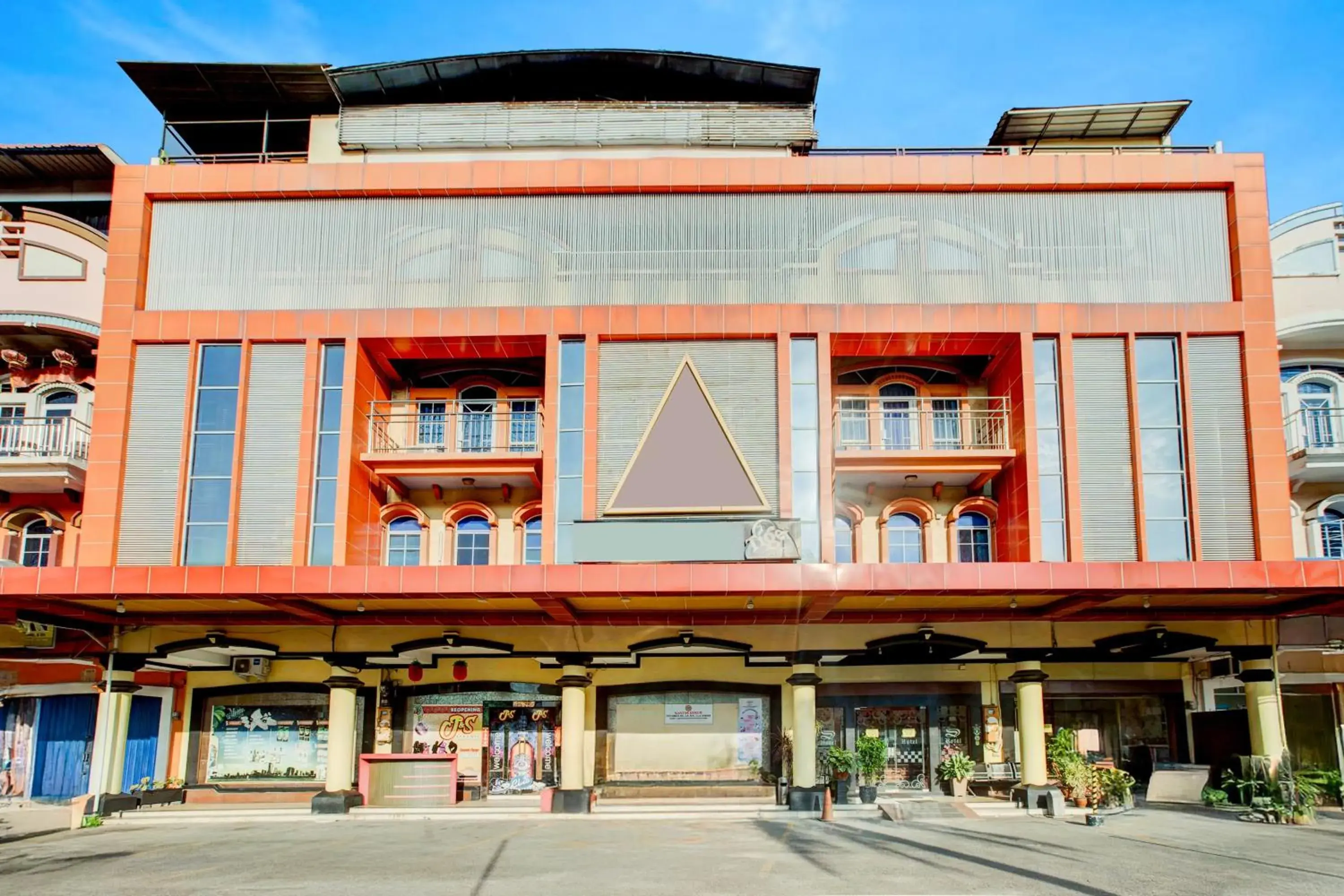 Facade/entrance in Dancenter S Hotel Facade/entrance in Dancenter S Hotel