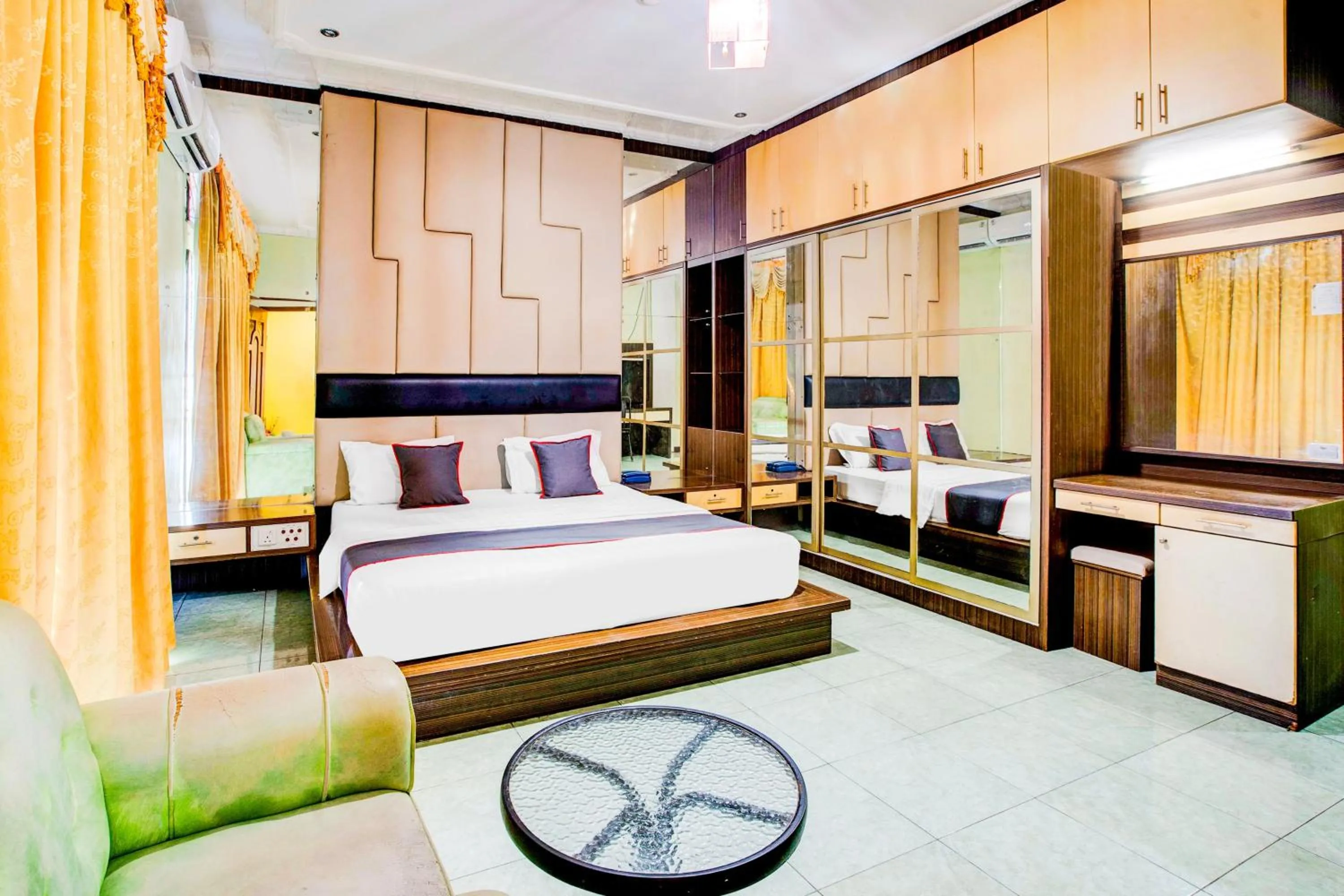 Bedroom, Bed in Dancenter S Hotel