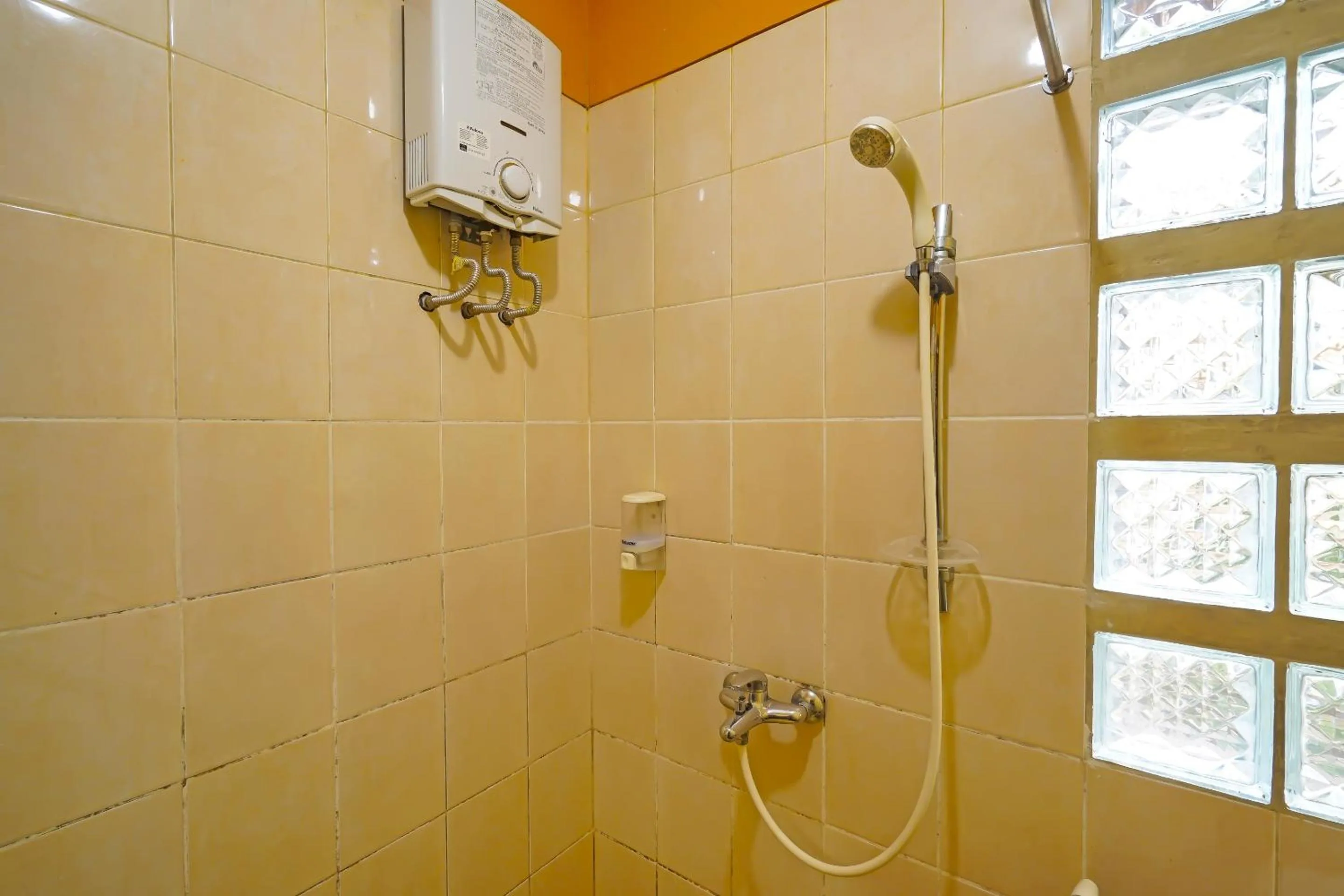 Bathroom in Hotel O 139 Guest House