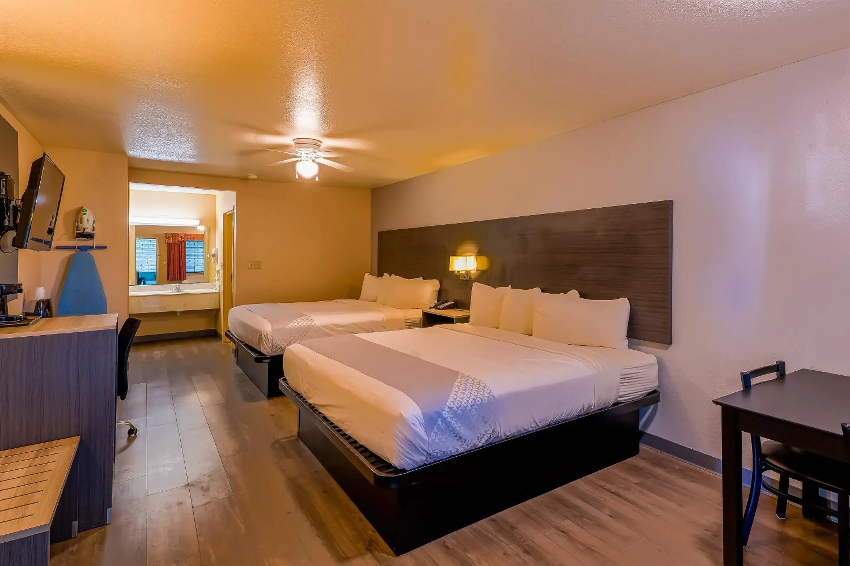 King Room with Two King Beds in OYO Hotel Yoakum West King Room with Two King Beds in OYO Hotel Yoakum West