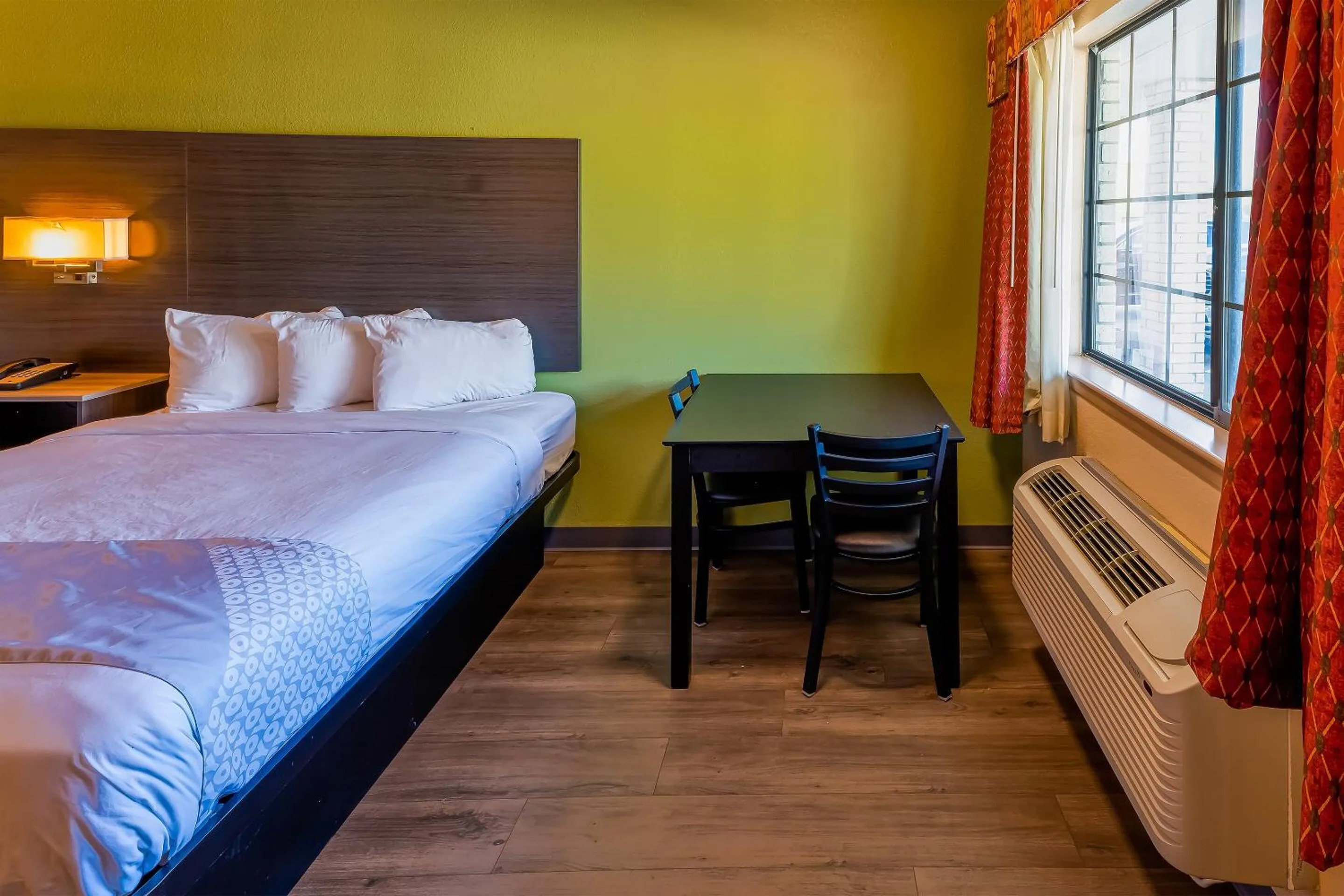 Bedroom, Bed in OYO Hotel Yoakum West