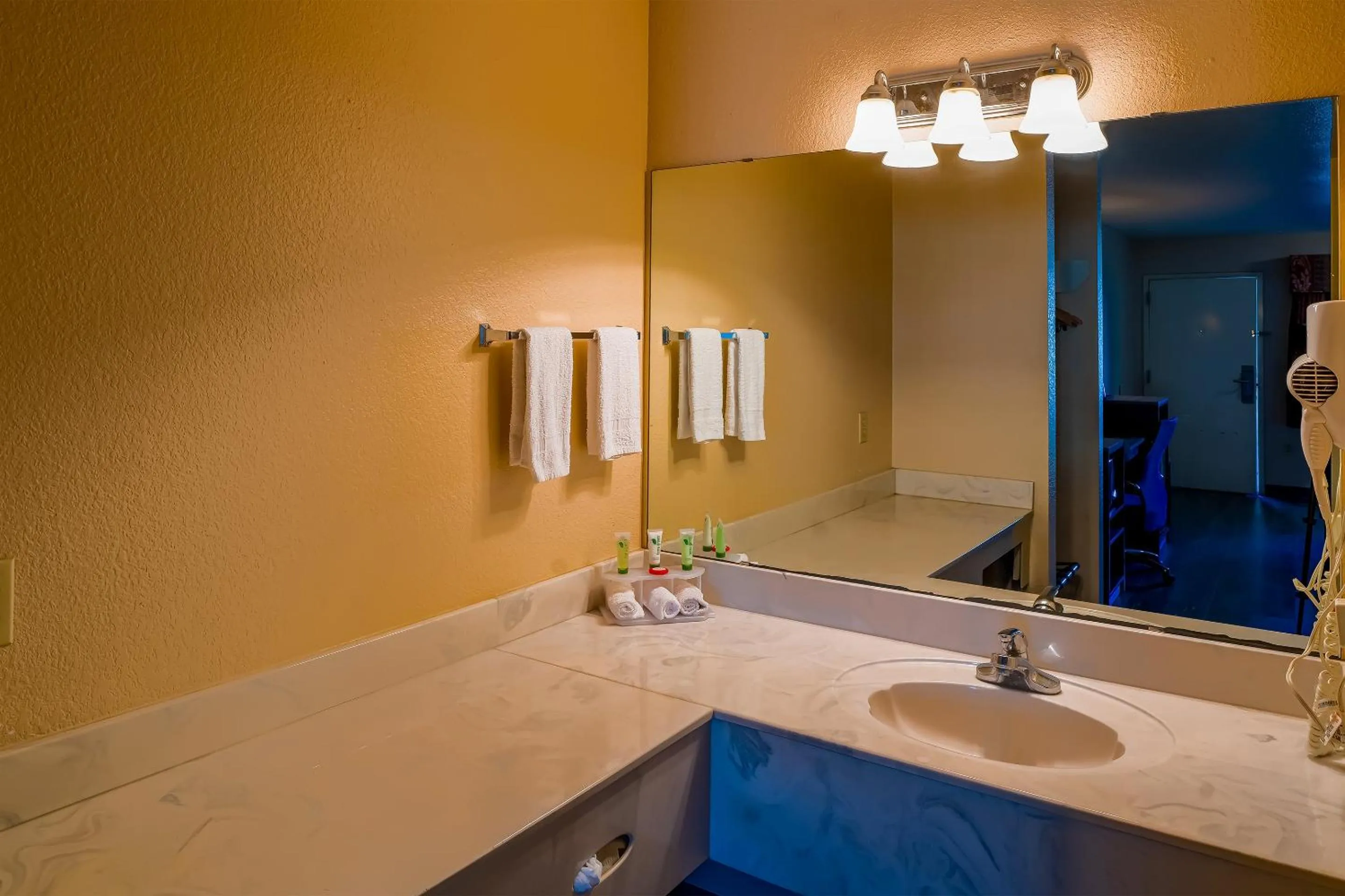 Bathroom in OYO Hotel Yoakum West