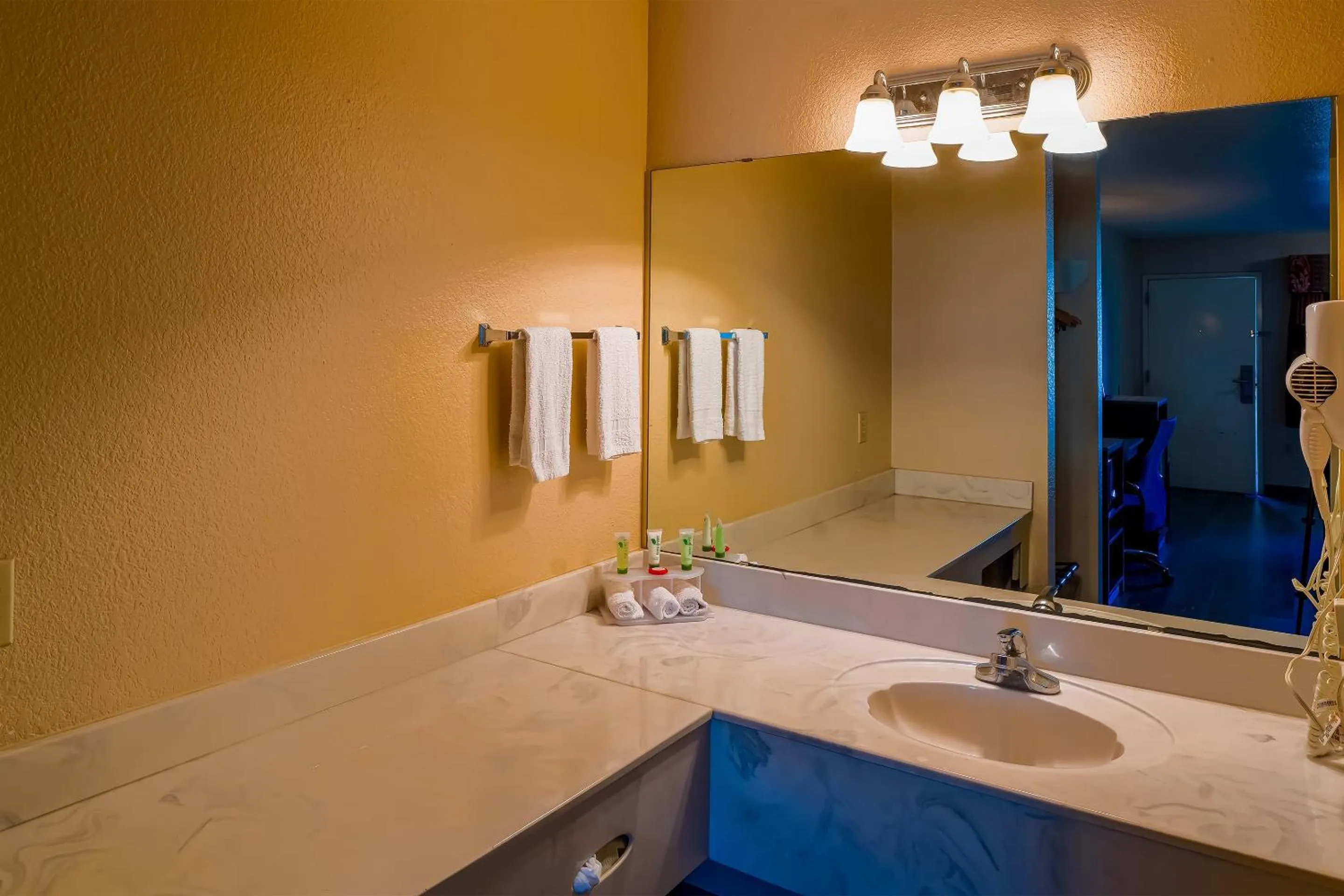 Bathroom in OYO Hotel Yoakum West