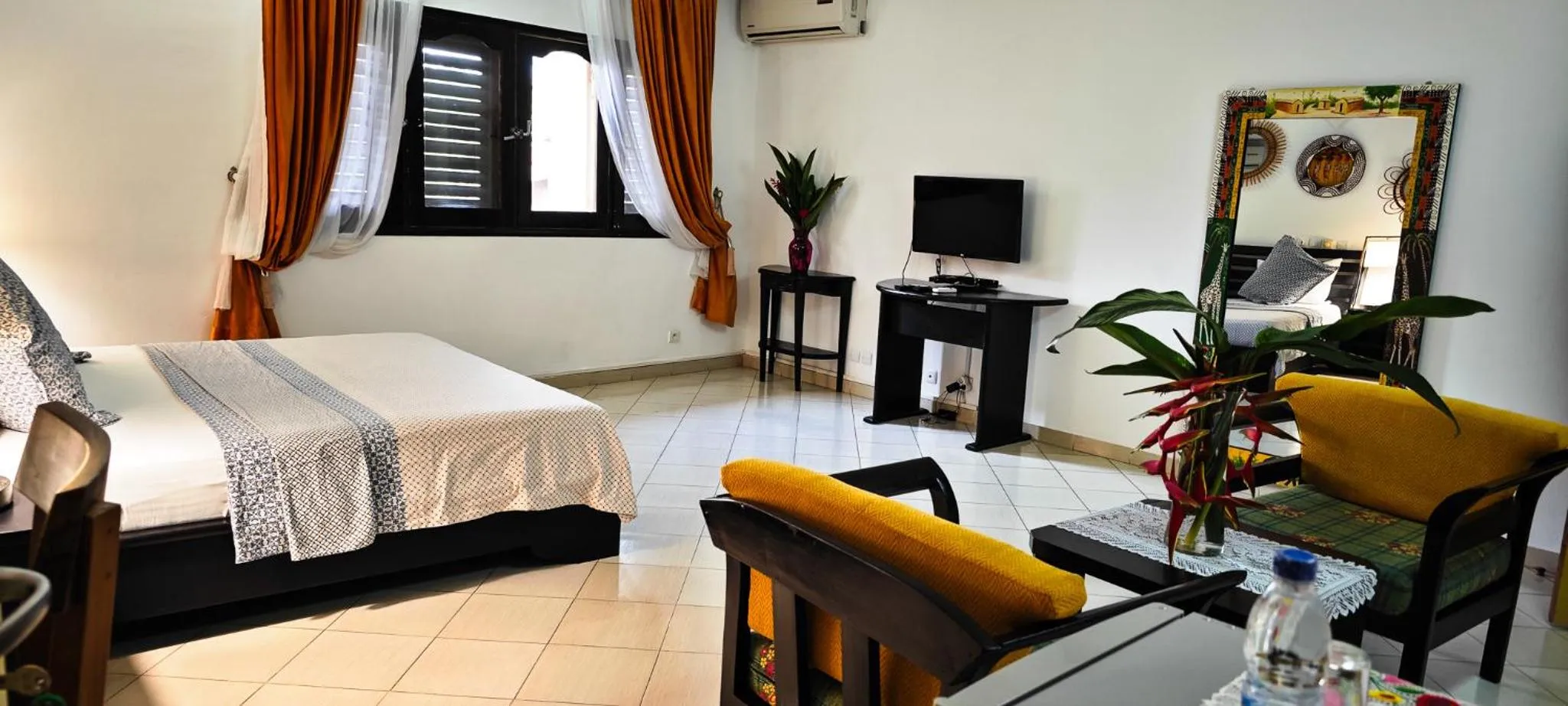 Bed in Villa Oasis Abidjan